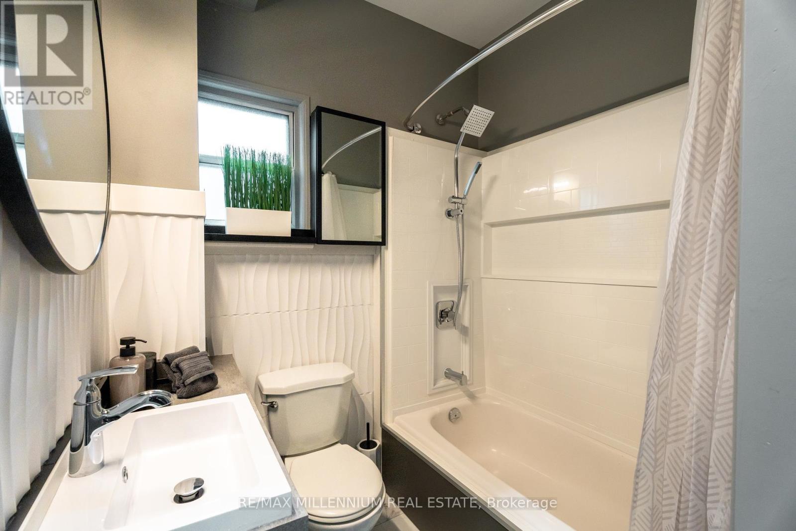 Photo 17 of Main 797 Pape Avenue, Toronto ON