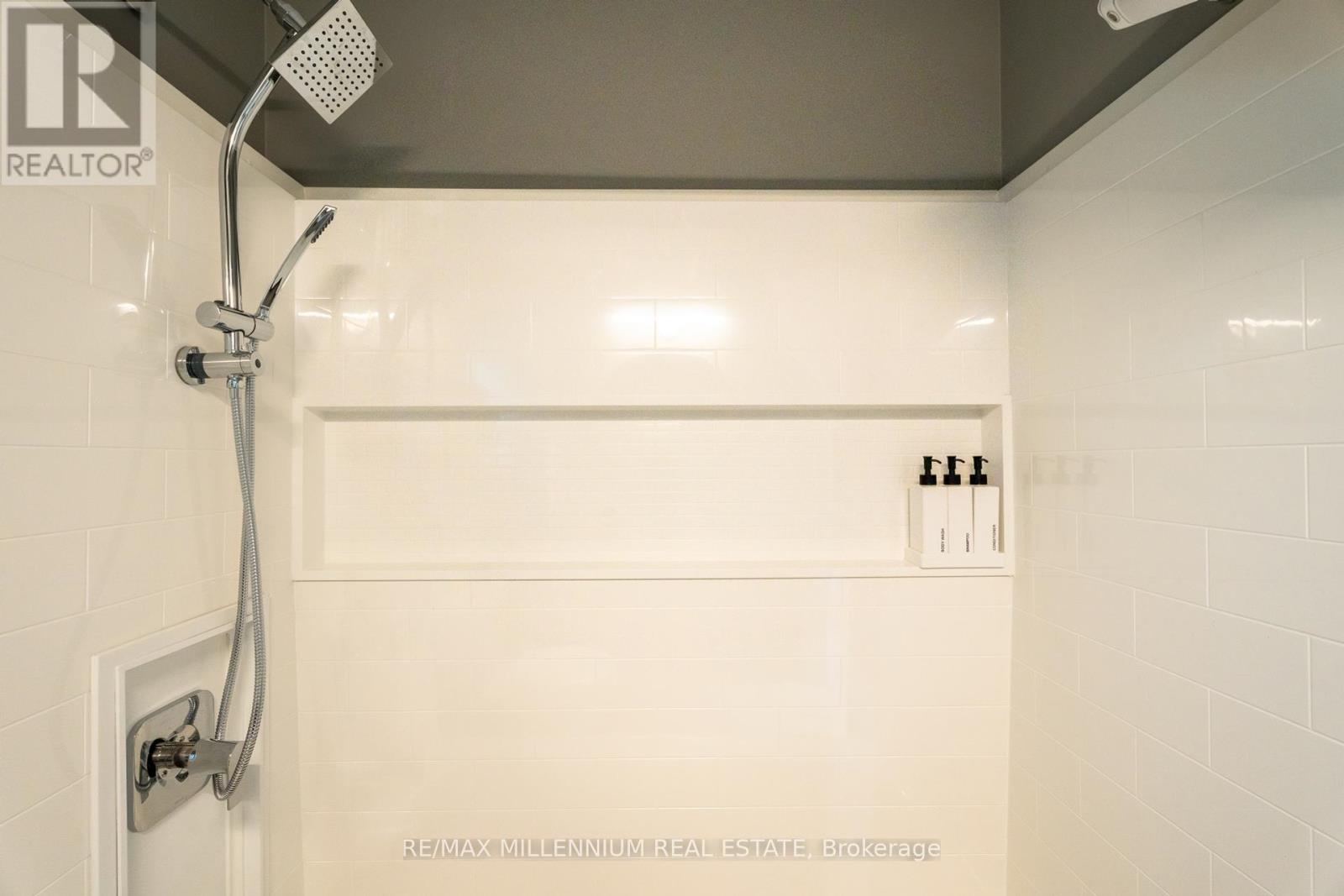Photo 18 of Main 797 Pape Avenue, Toronto ON