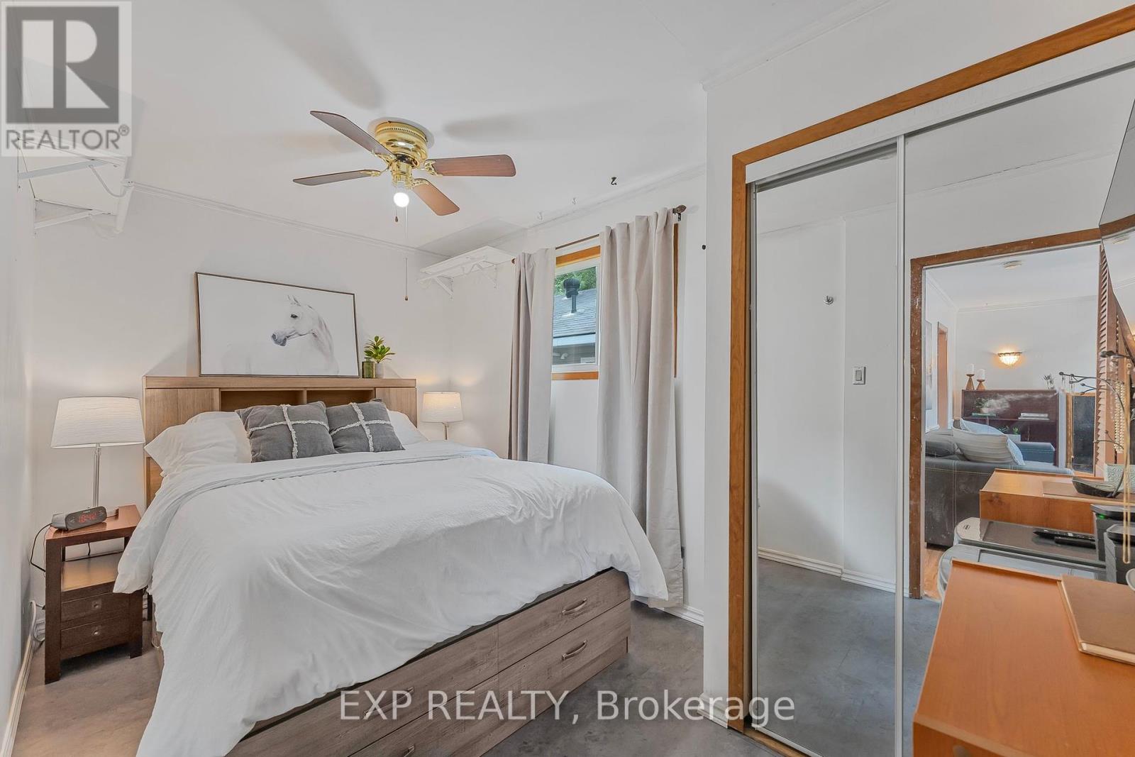 Photo 14 of 43 68th Street N, Wasaga Beach ON