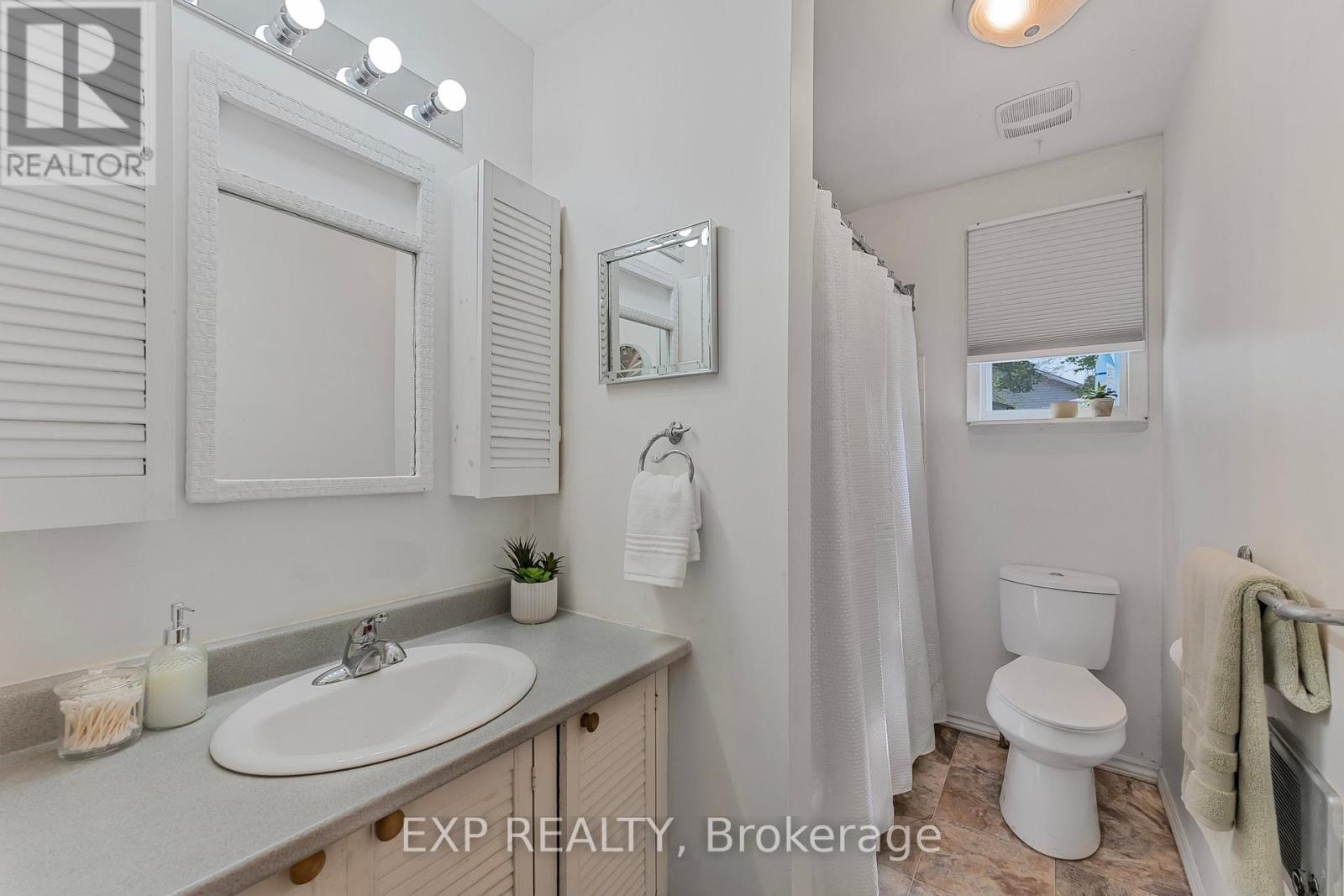 Photo 17 of 43 68th Street N, Wasaga Beach ON