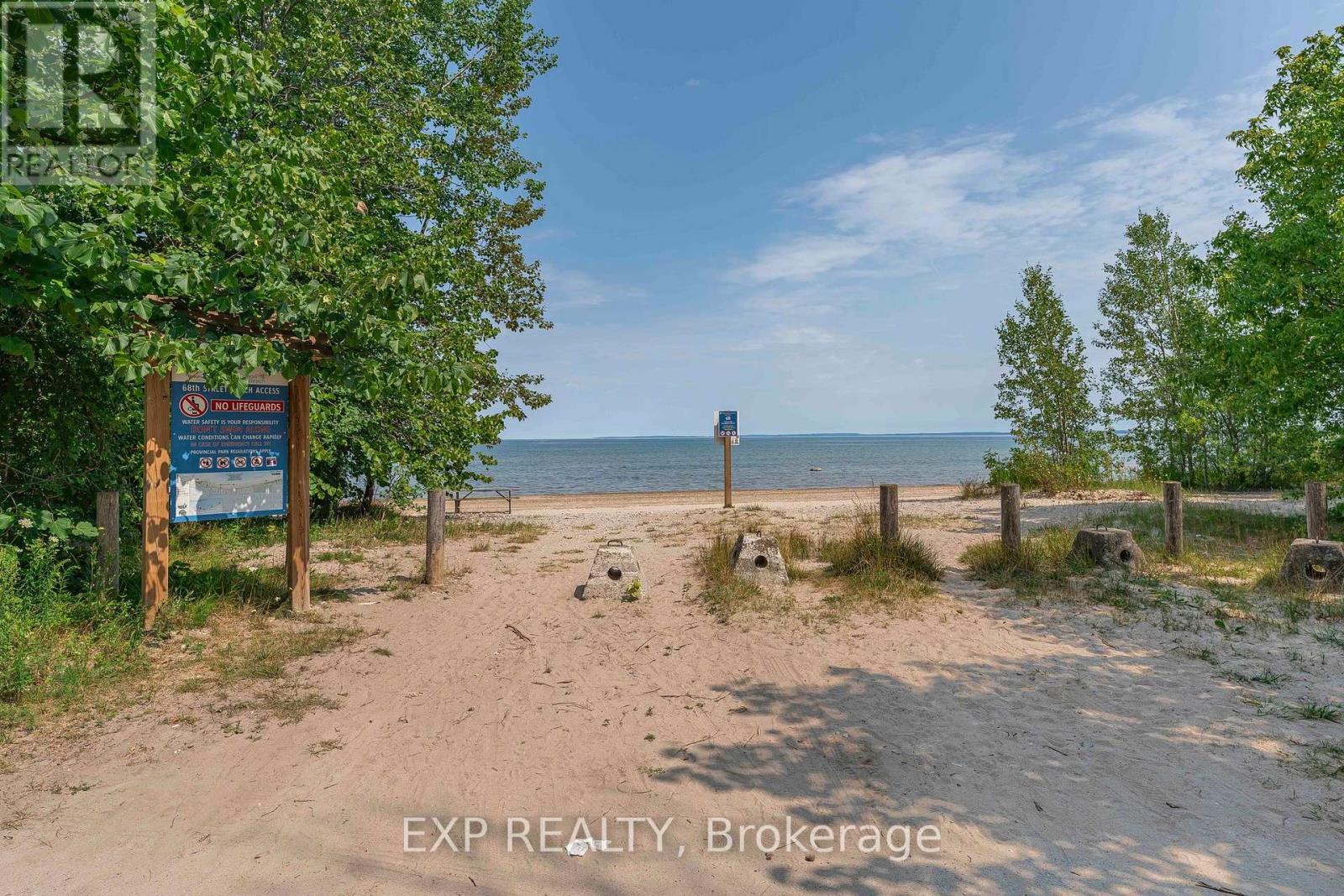 Photo 25 of 43 68th Street N, Wasaga Beach ON