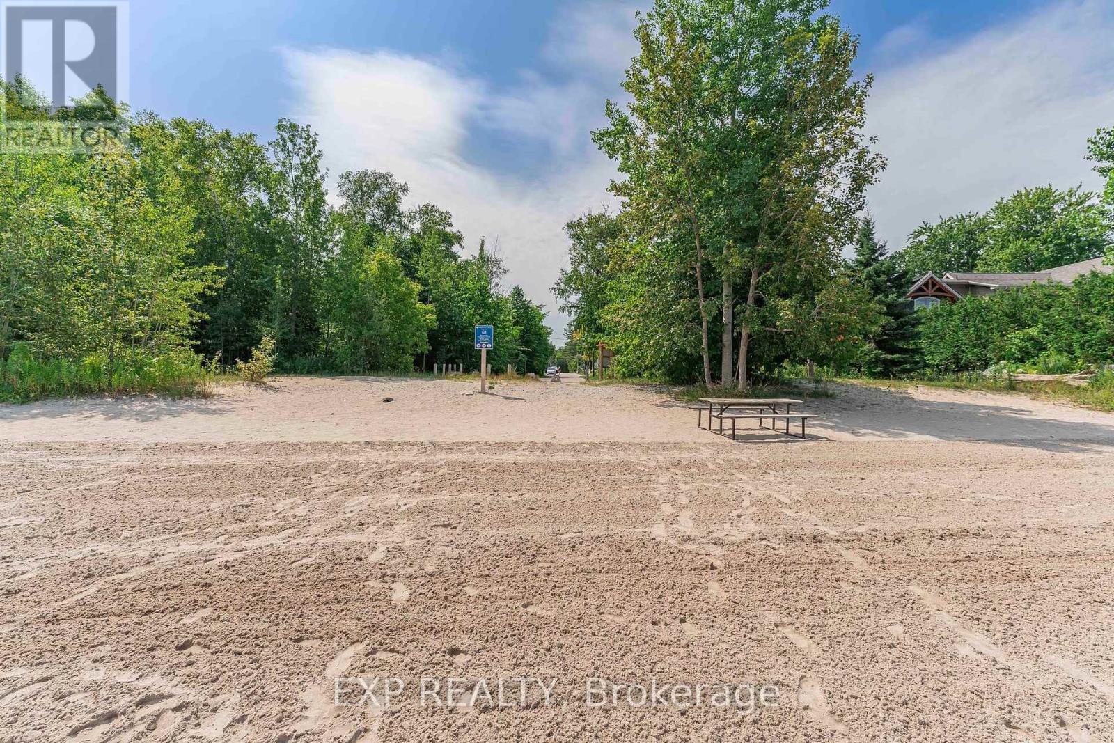 Photo 27 of 43 68th Street N, Wasaga Beach ON