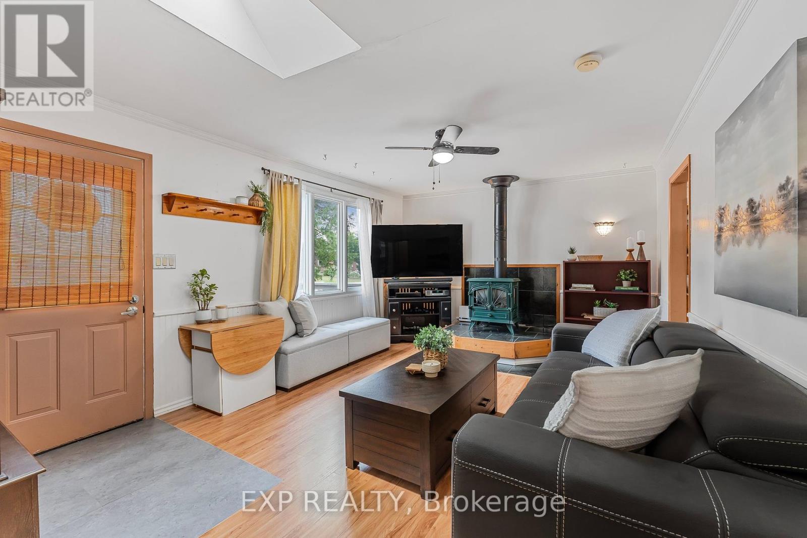 Photo 4 of 43 68th Street N, Wasaga Beach ON