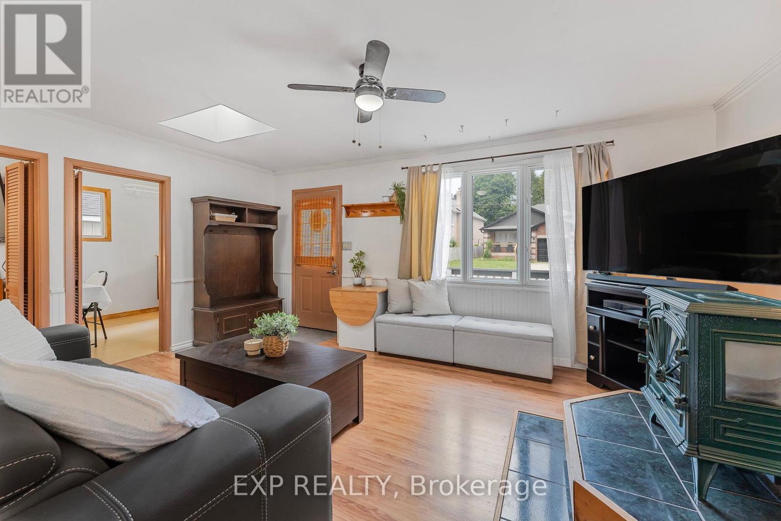 Photo 6 of 43 68th Street N, Wasaga Beach ON