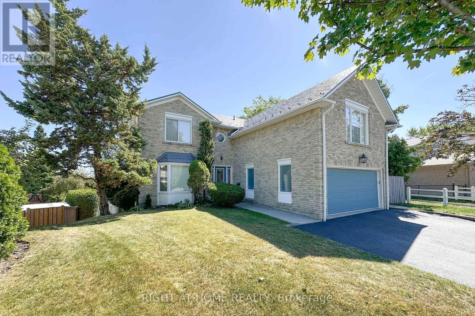 Photo 1 of 102 Hialeah Crescent, Whitby ON