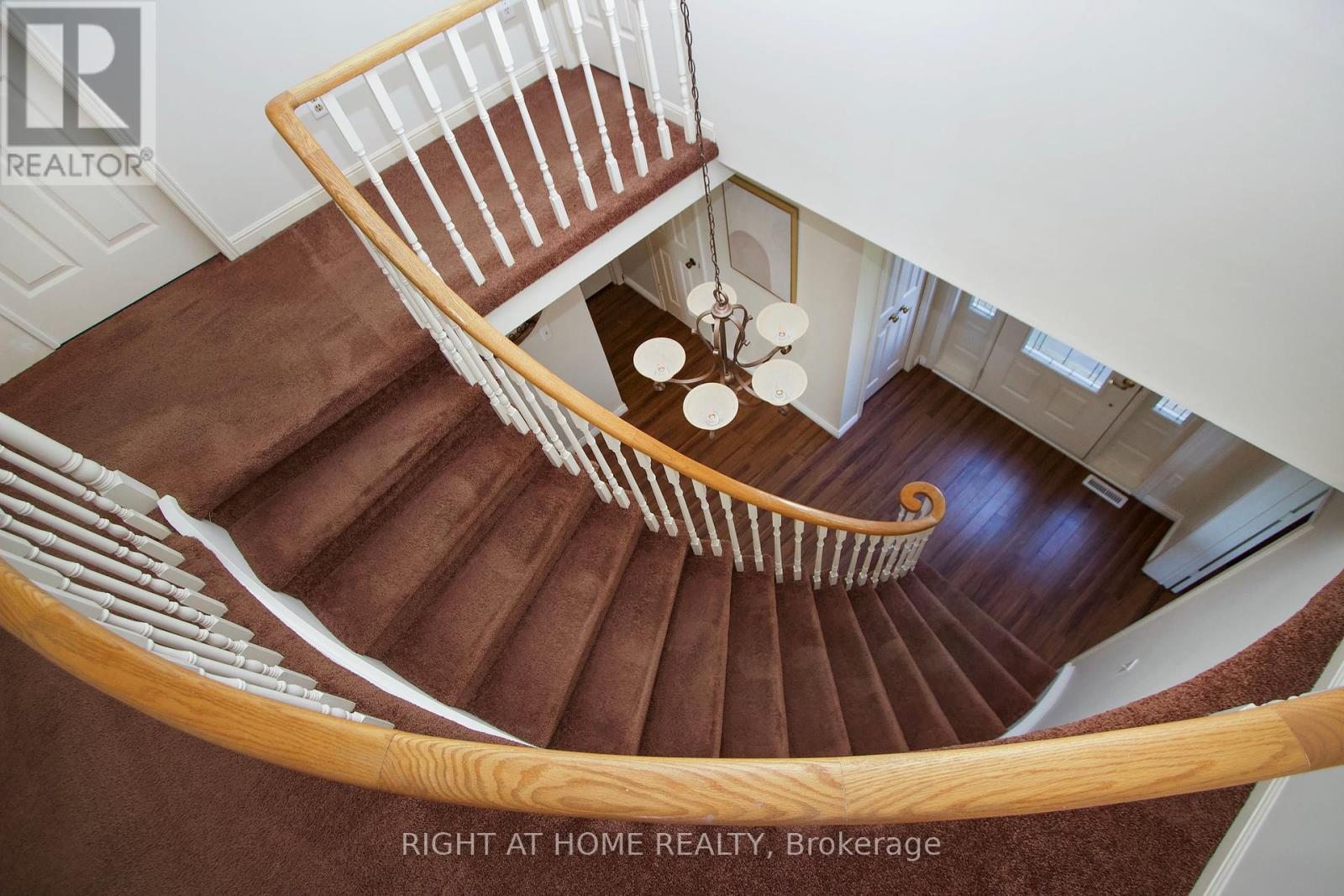 Photo 10 of 102 Hialeah Crescent, Whitby ON