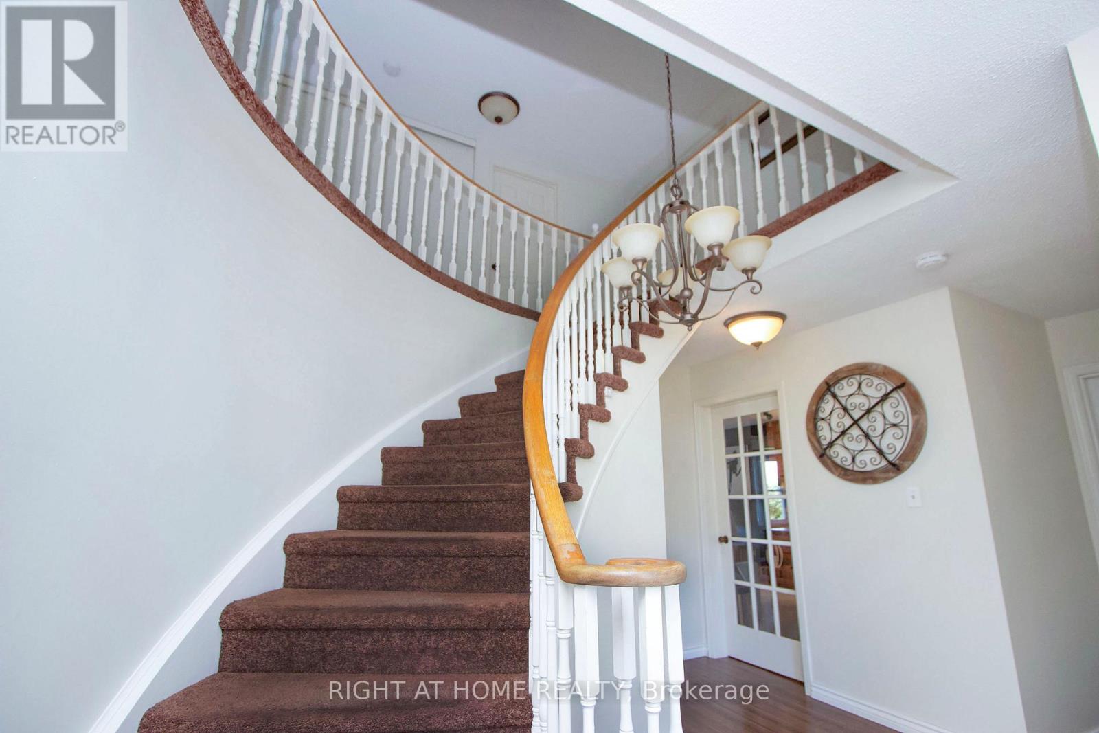 Photo 11 of 102 Hialeah Crescent, Whitby ON