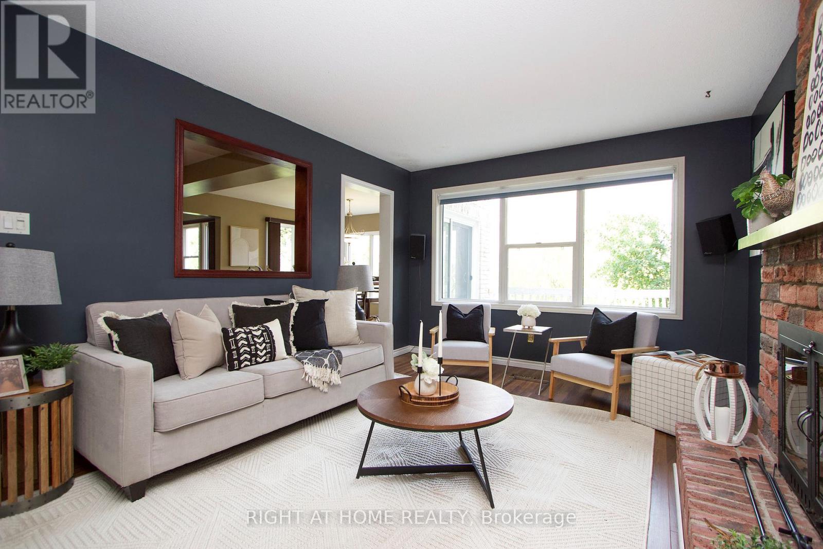 Photo 23 of 102 Hialeah Crescent, Whitby ON