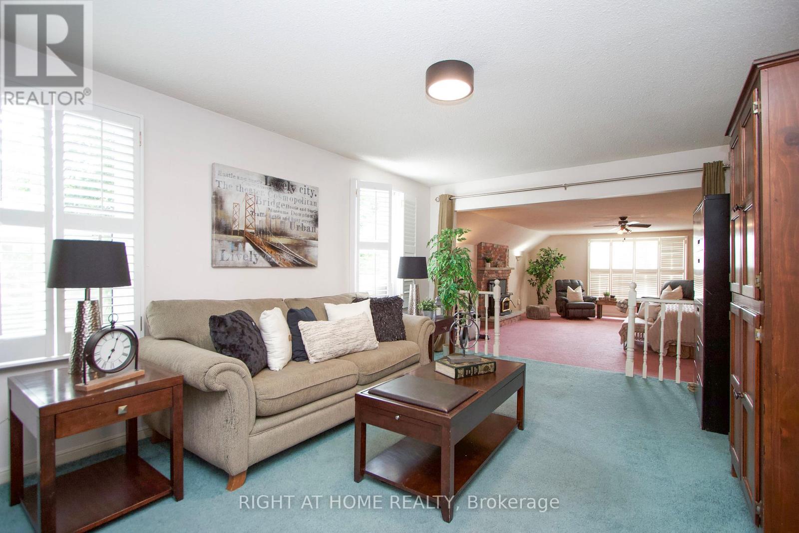 Photo 26 of 102 Hialeah Crescent, Whitby ON