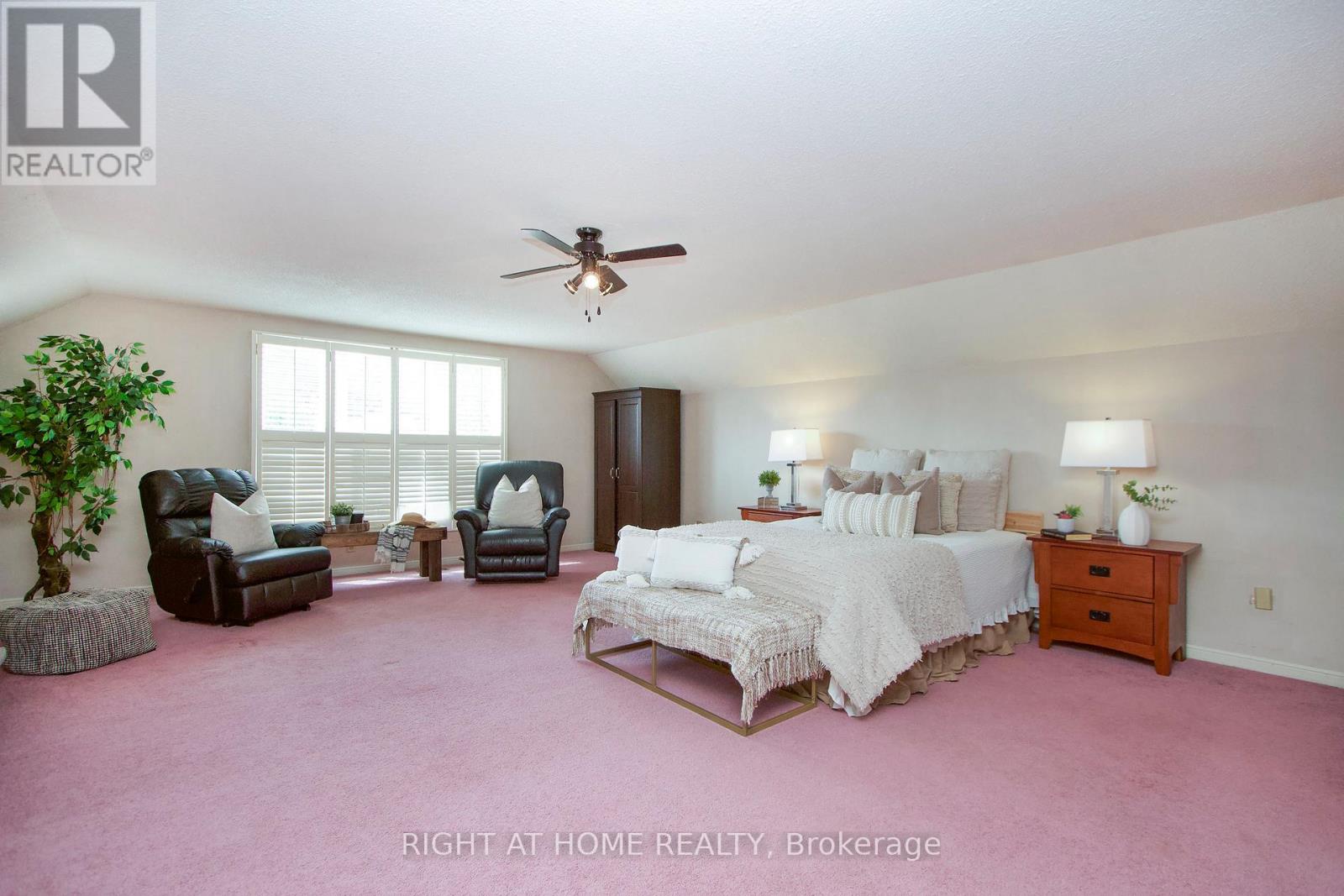 Photo 27 of 102 Hialeah Crescent, Whitby ON
