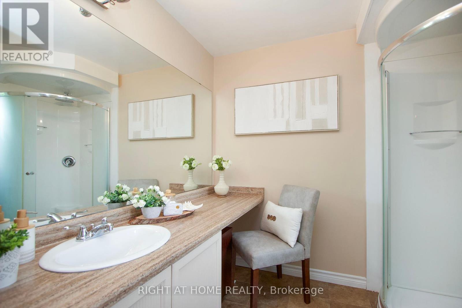 Photo 30 of 102 Hialeah Crescent, Whitby ON