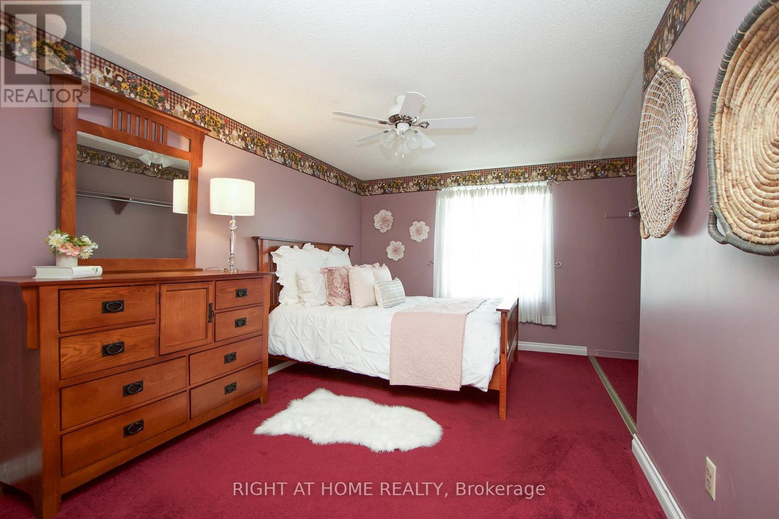 Photo 31 of 102 Hialeah Crescent, Whitby ON