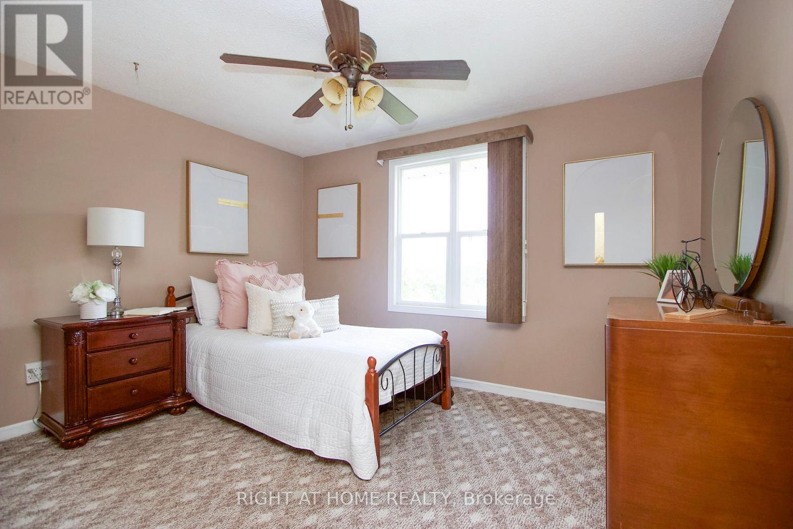 Photo 32 of 102 Hialeah Crescent, Whitby ON