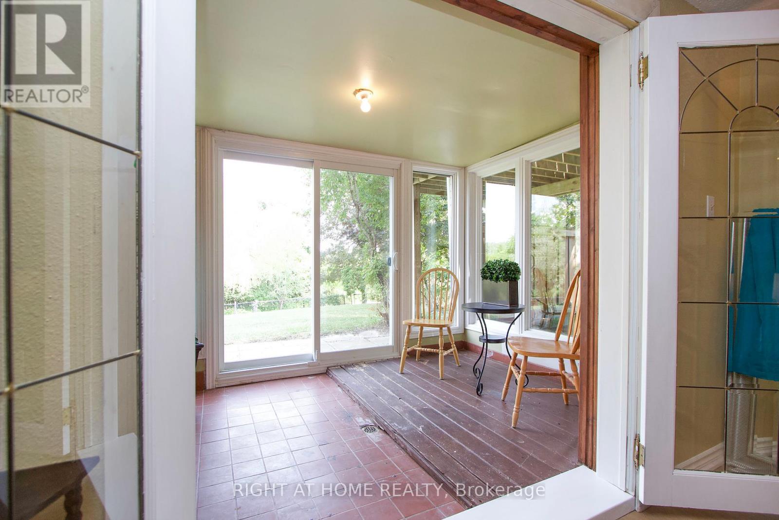 Photo 36 of 102 Hialeah Crescent, Whitby ON