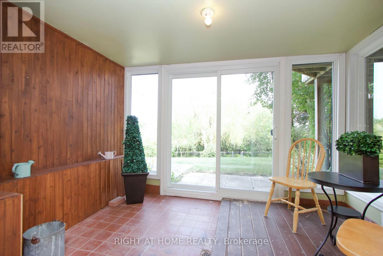 Photo 37 of 102 Hialeah Crescent, Whitby ON