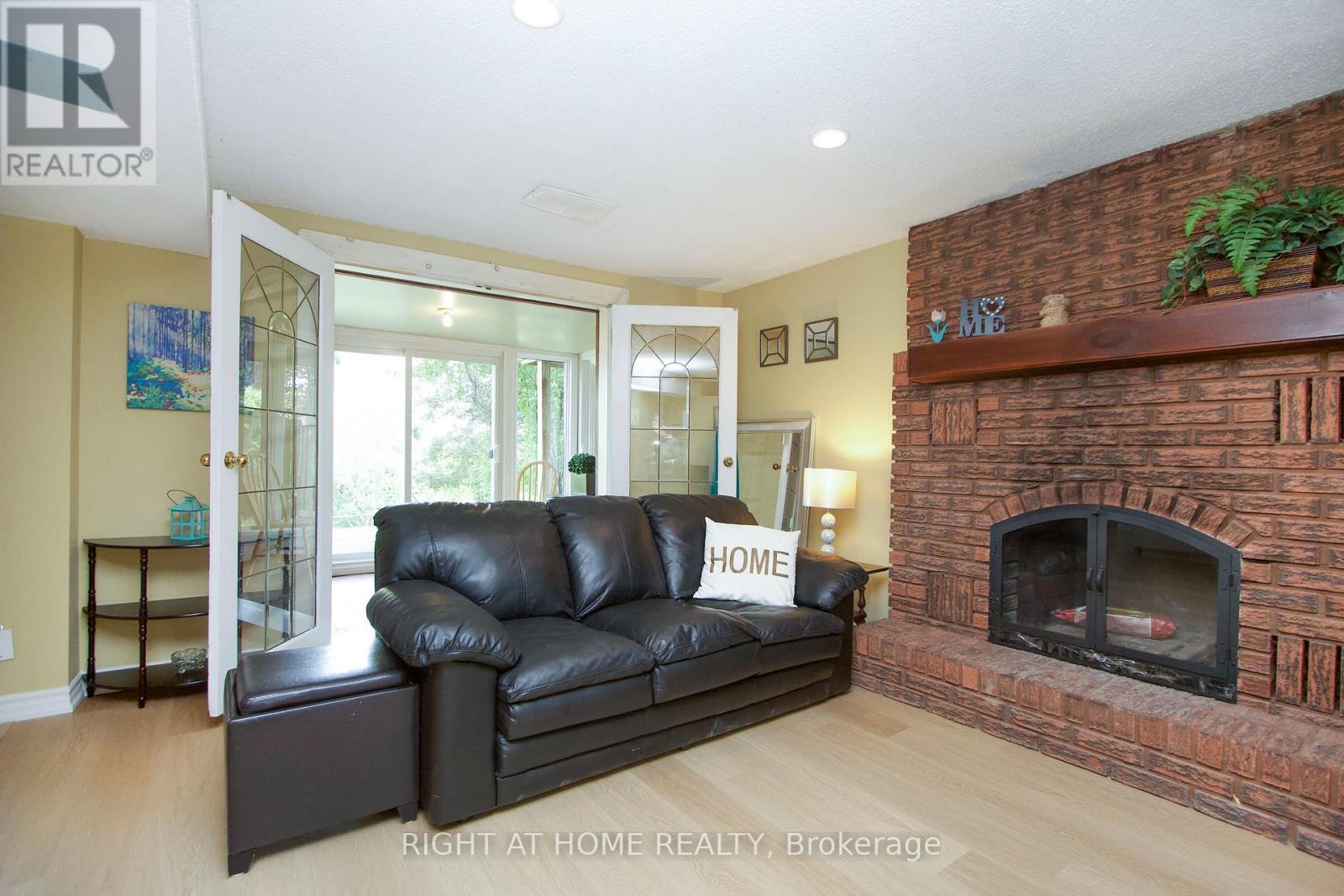 Photo 40 of 102 Hialeah Crescent, Whitby ON