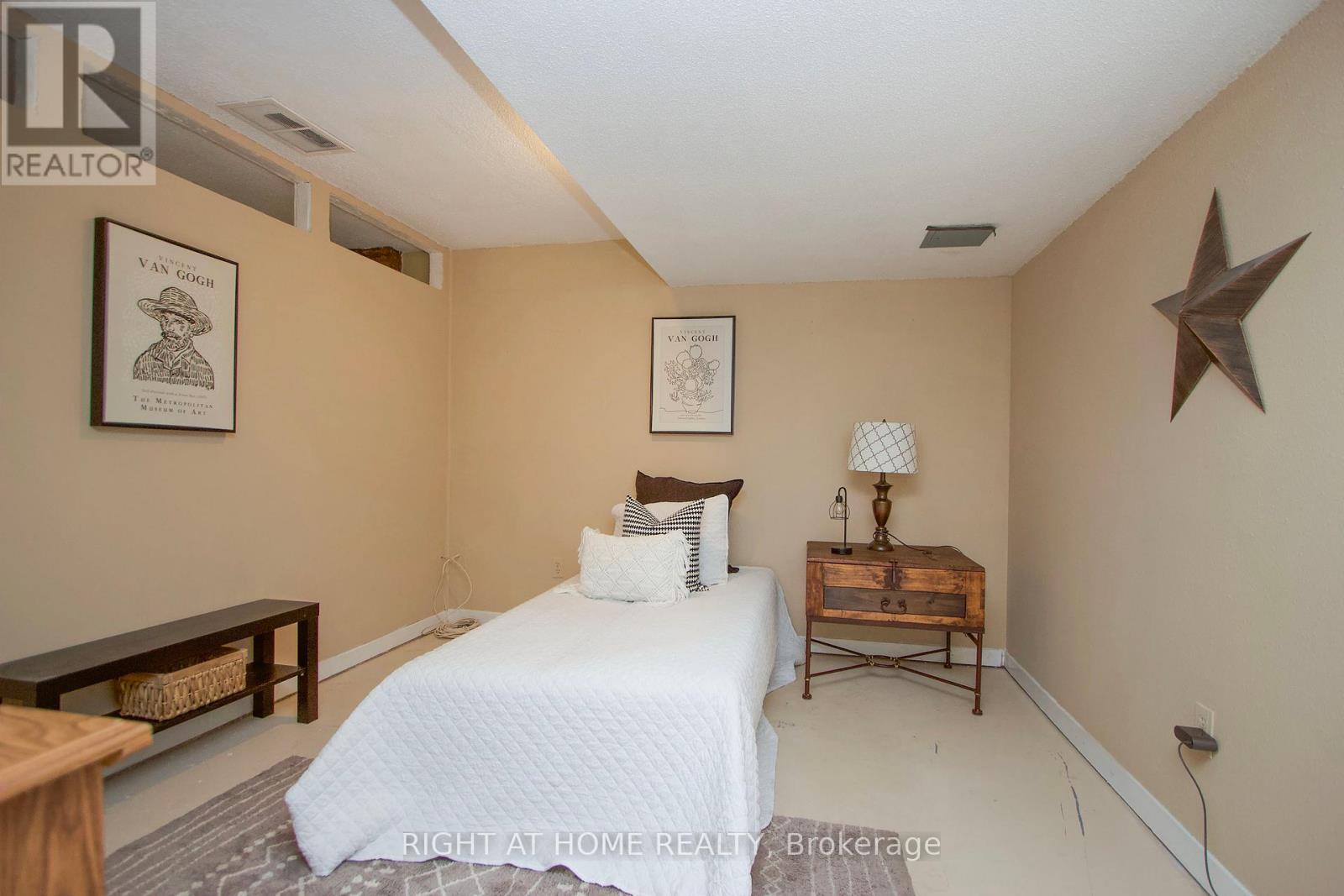 Photo 44 of 102 Hialeah Crescent, Whitby ON