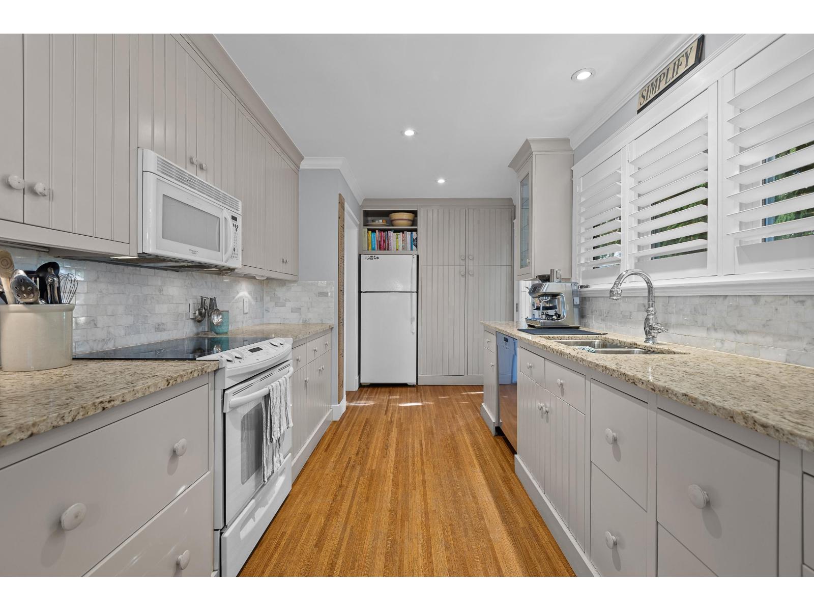 Photo 8 of 12616 26 A Avenue, Surrey BC