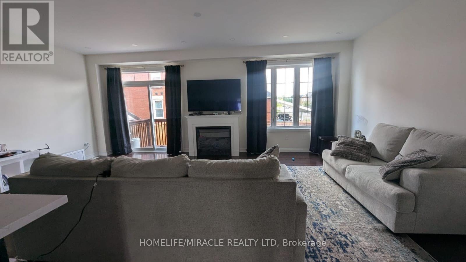Photo 10 of 323 Clockwork Drive, Brampton ON
