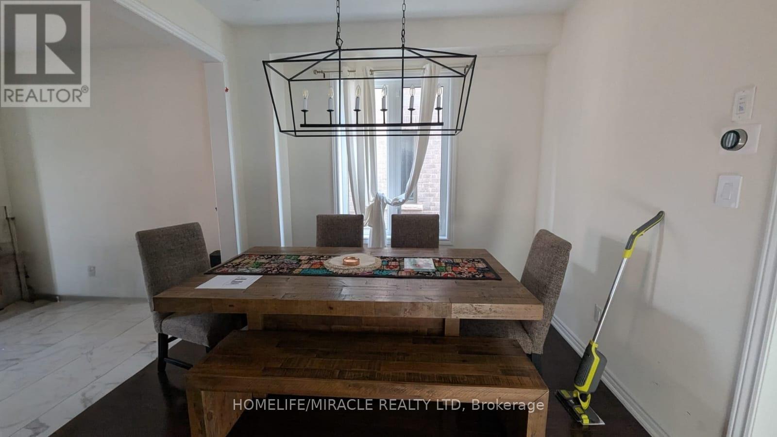 Photo 13 of 323 Clockwork Drive, Brampton ON