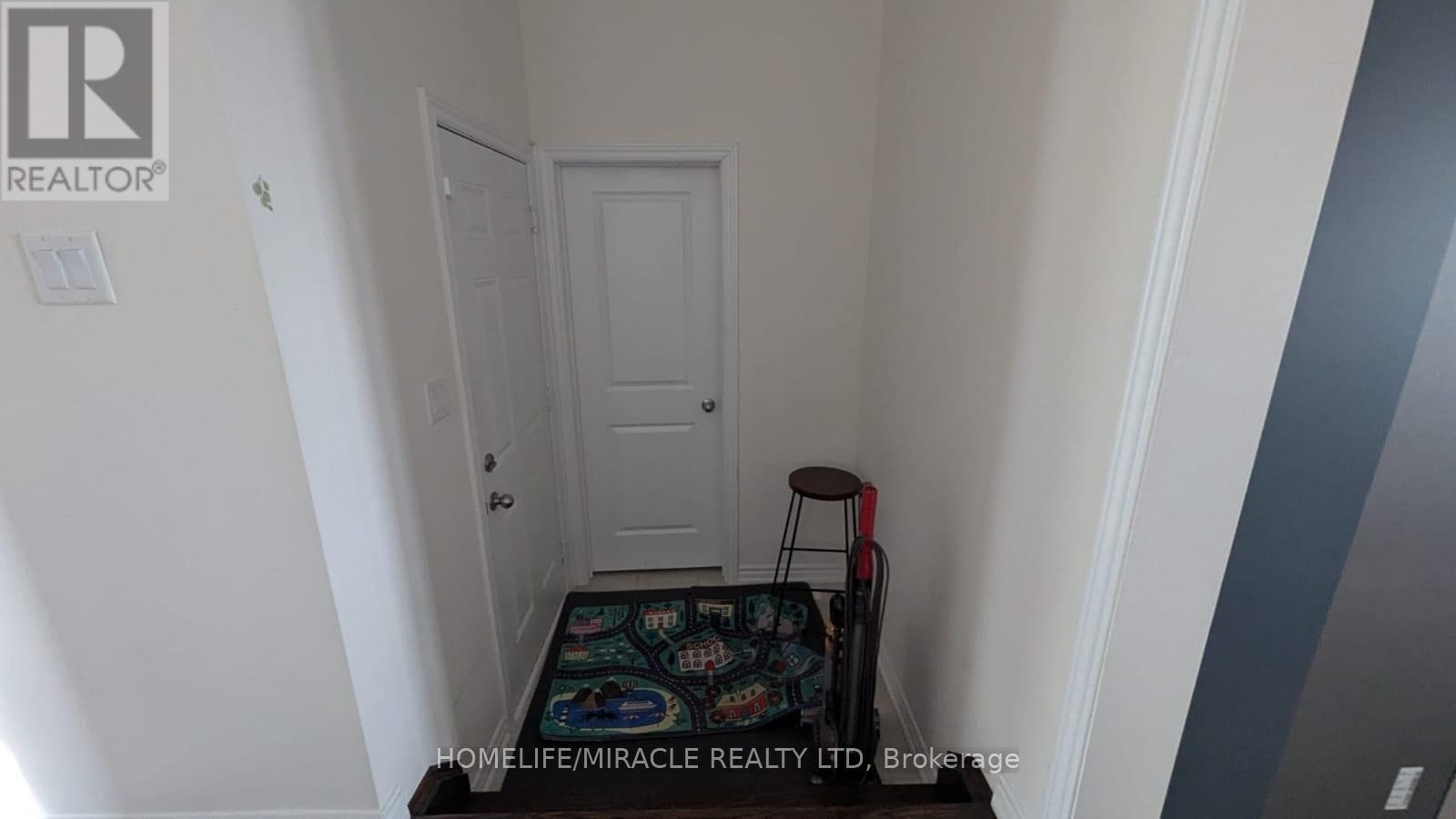 Photo 15 of 323 Clockwork Drive, Brampton ON