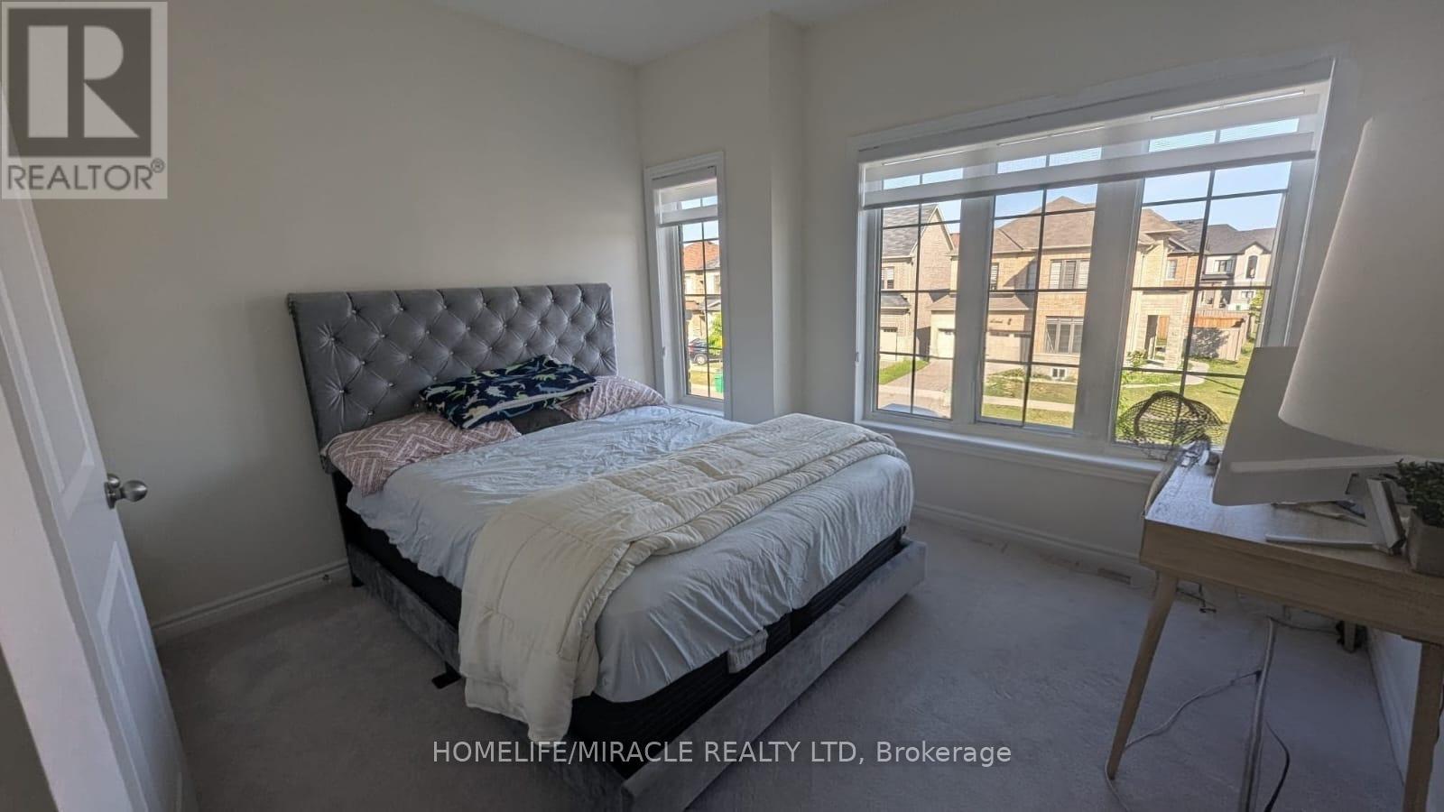 Photo 21 of 323 Clockwork Drive, Brampton ON