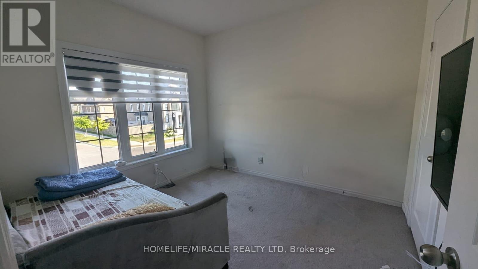 Photo 23 of 323 Clockwork Drive, Brampton ON