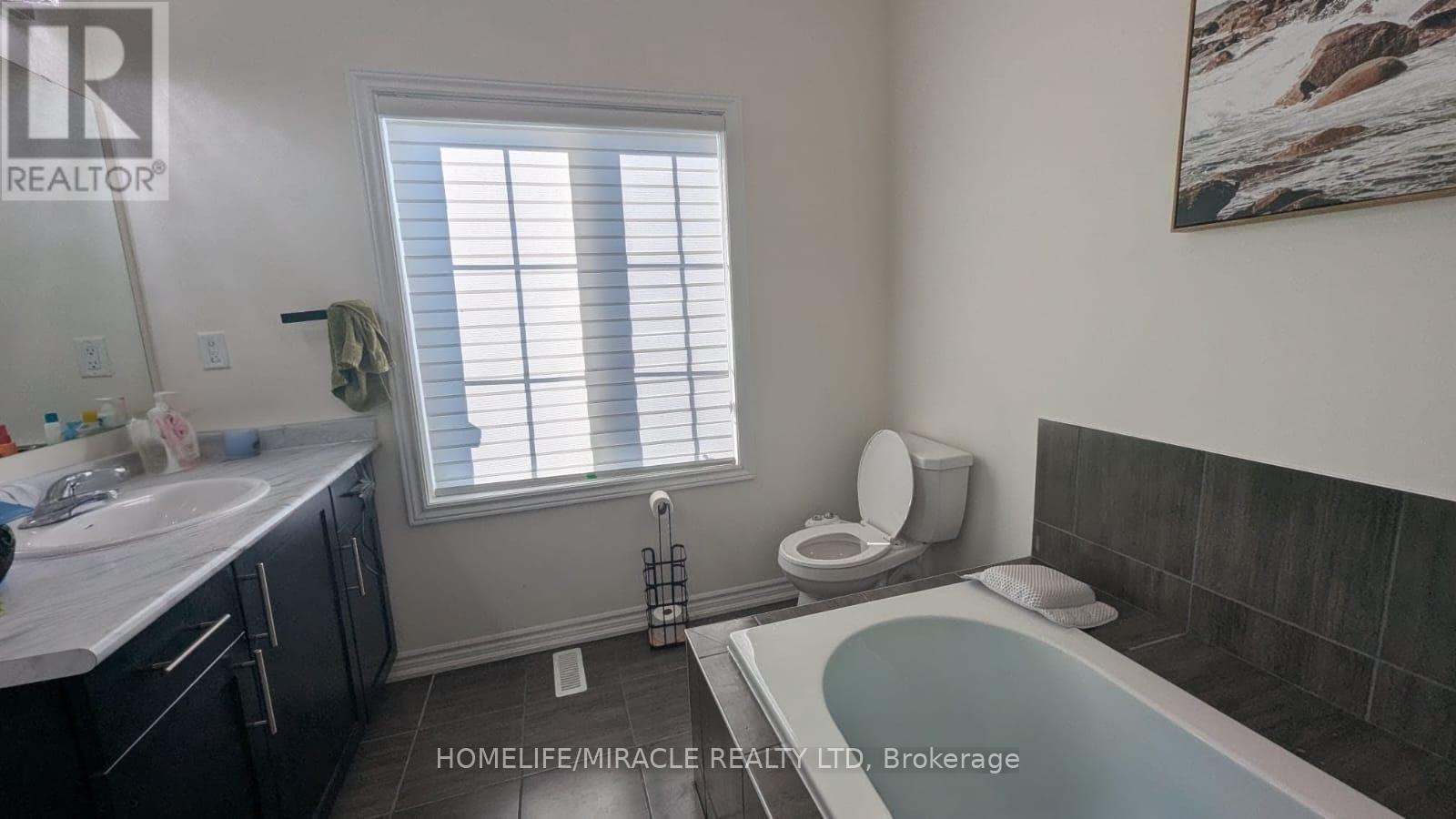 Photo 36 of 323 Clockwork Drive, Brampton ON