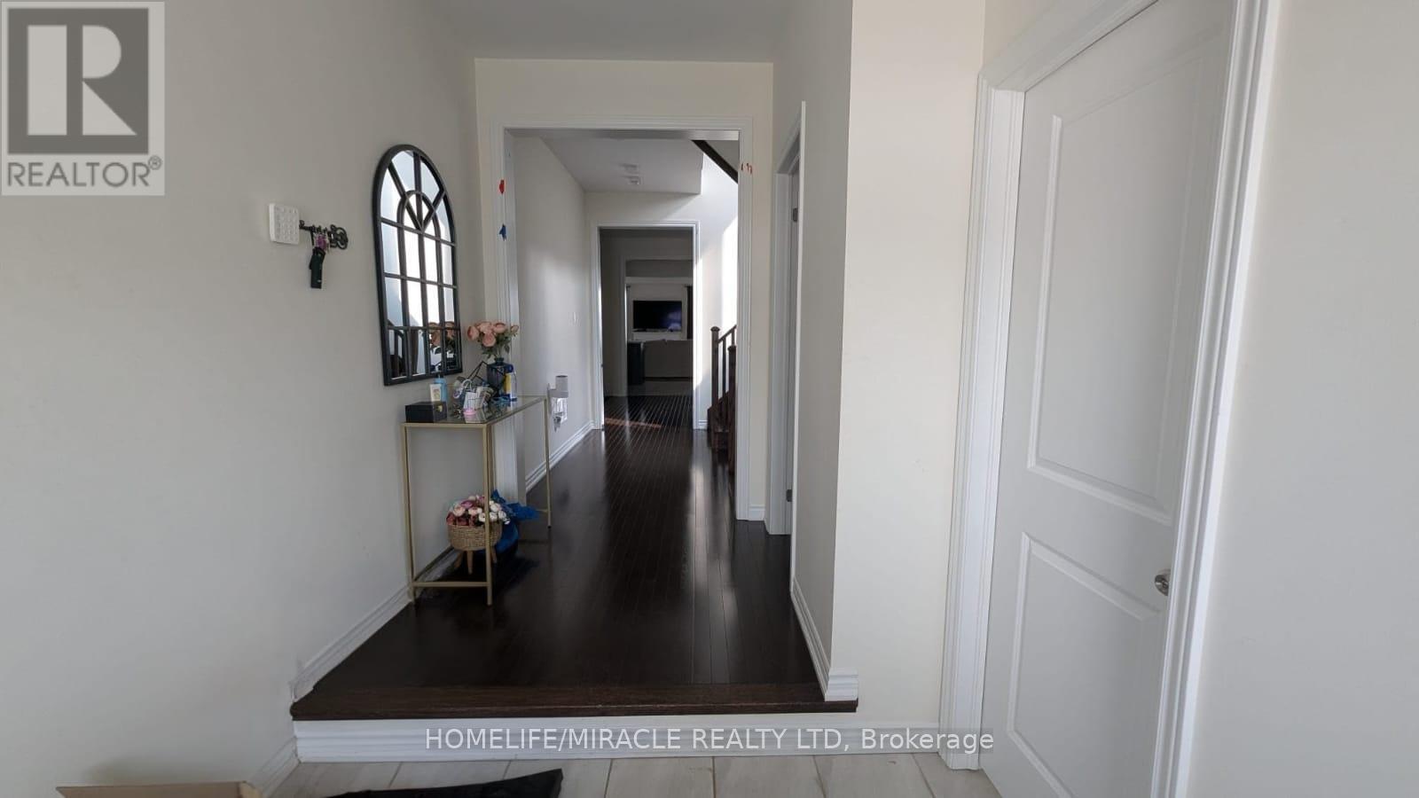 Photo 6 of 323 Clockwork Drive, Brampton ON