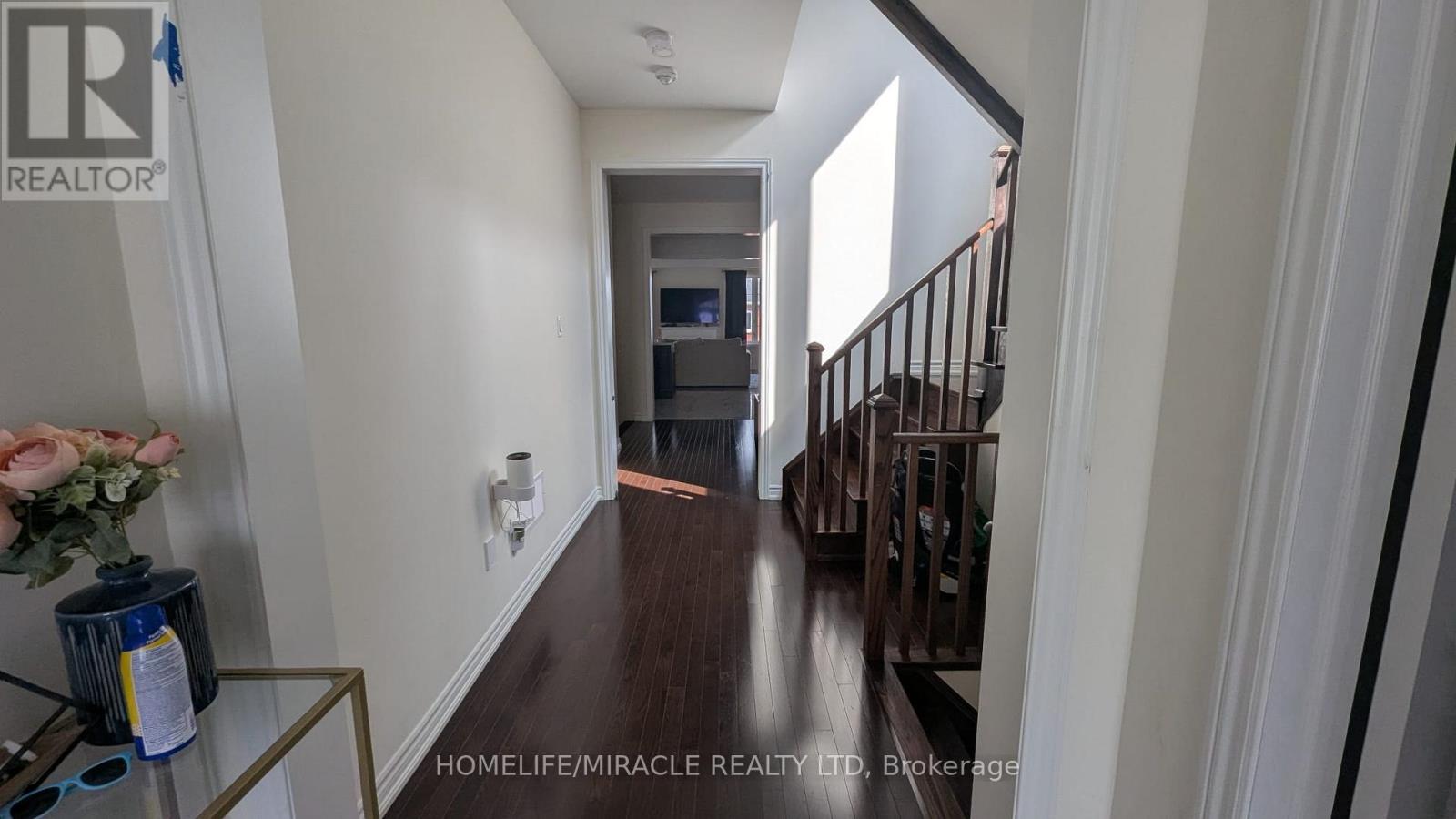 Photo 8 of 323 Clockwork Drive, Brampton ON