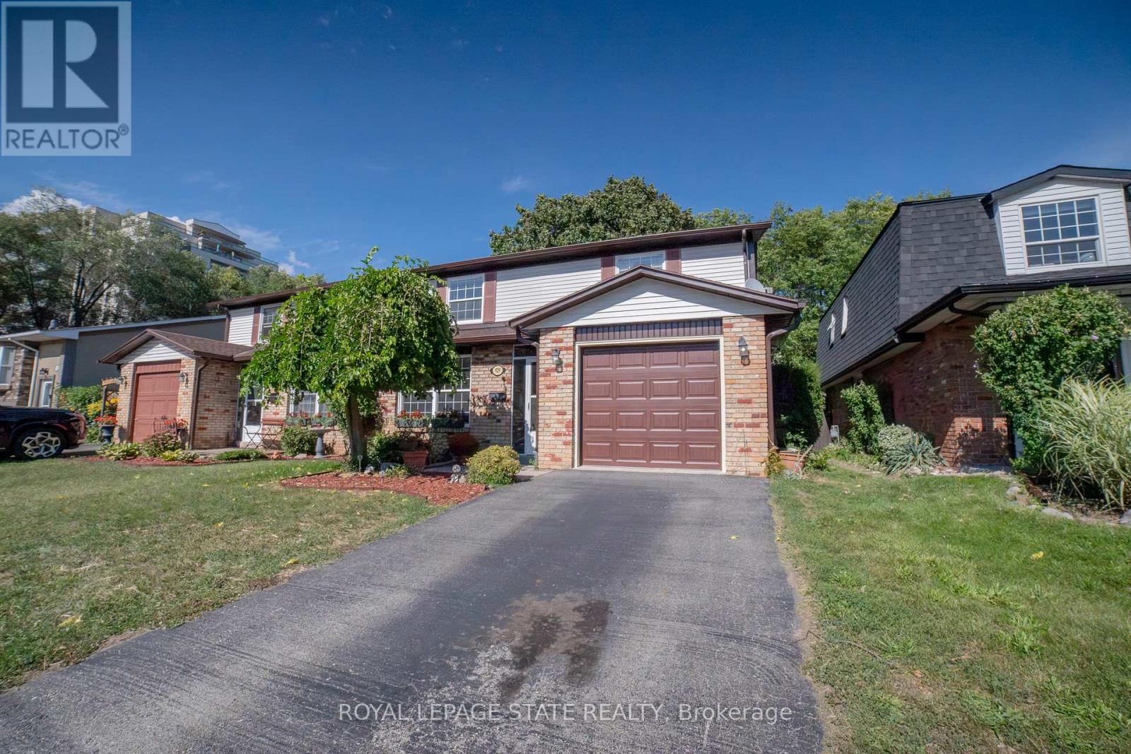 Photo 2 of 929 Daryl Drive, Burlington ON