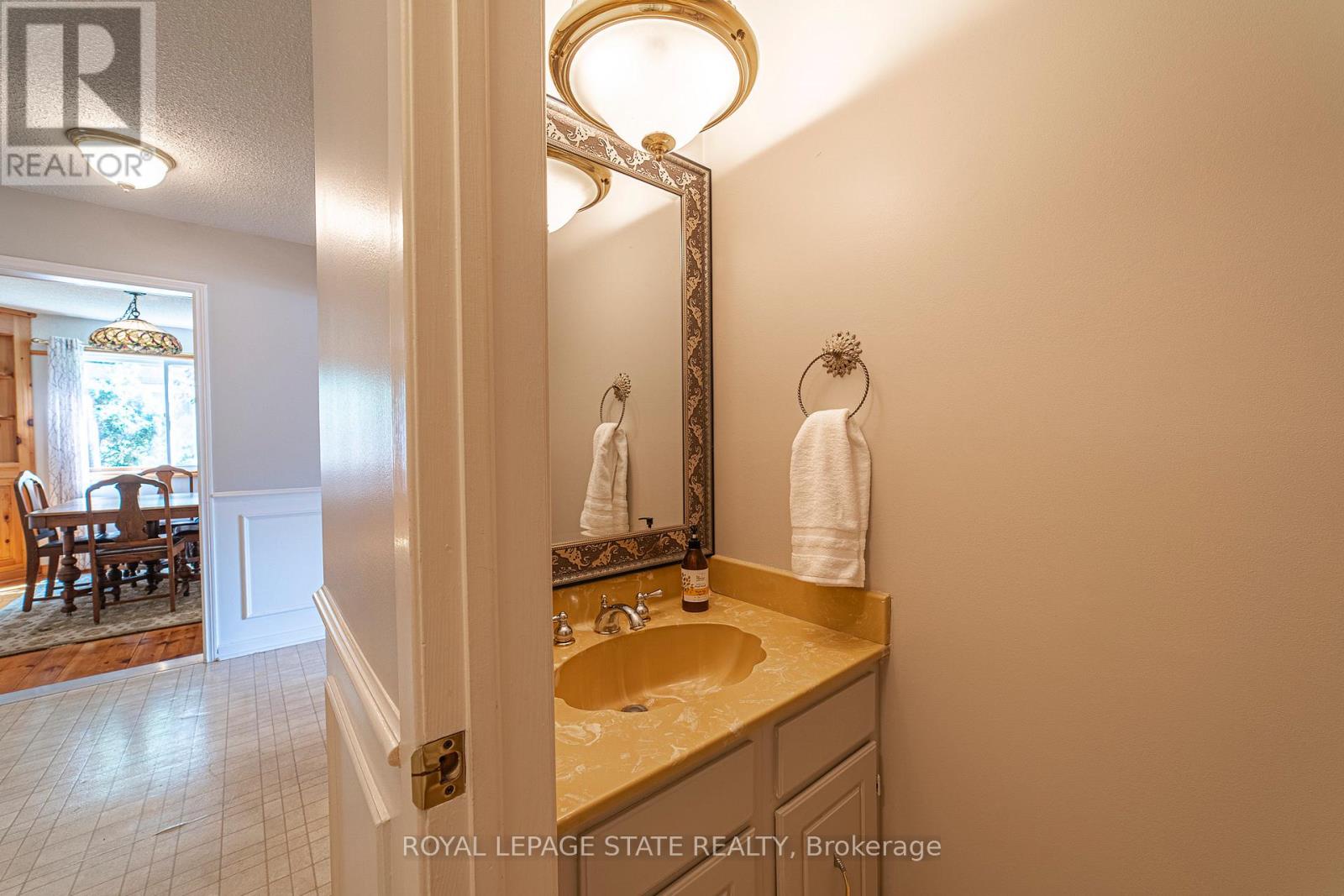 Photo 23 of 929 Daryl Drive, Burlington ON