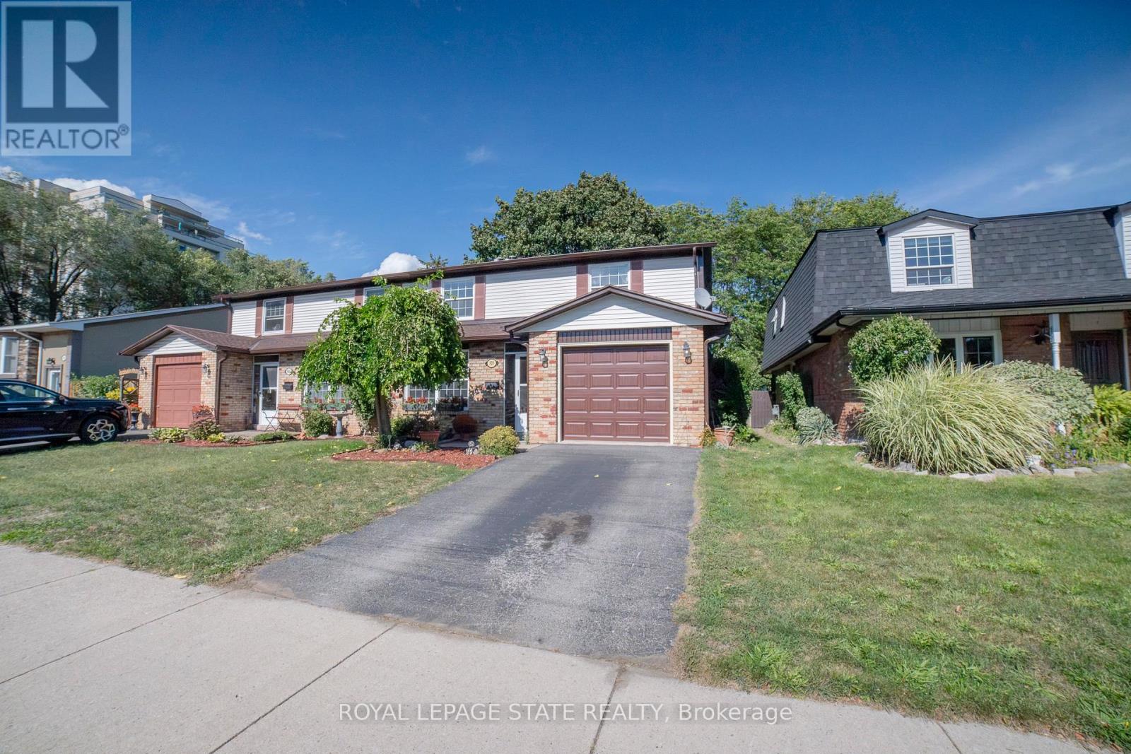Photo 3 of 929 Daryl Drive, Burlington ON