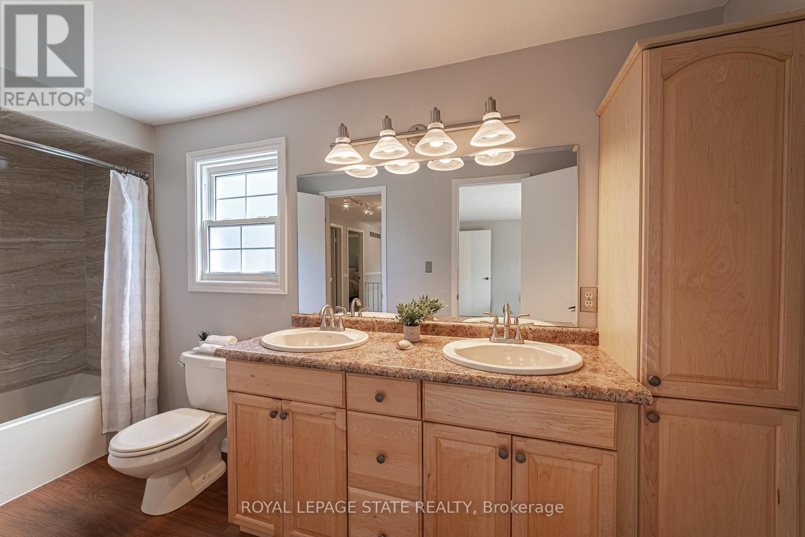 Photo 31 of 929 Daryl Drive, Burlington ON