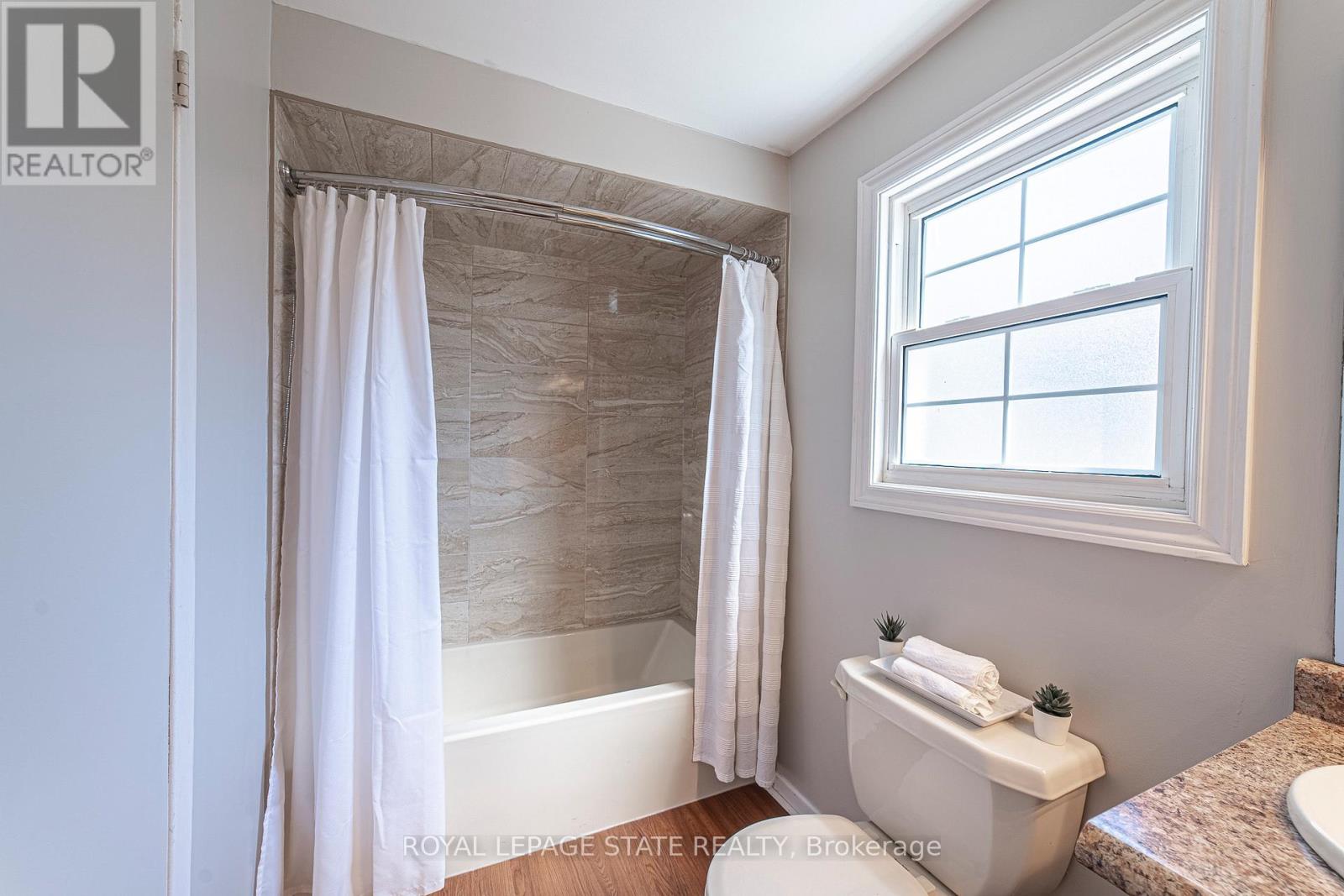 Photo 32 of 929 Daryl Drive, Burlington ON