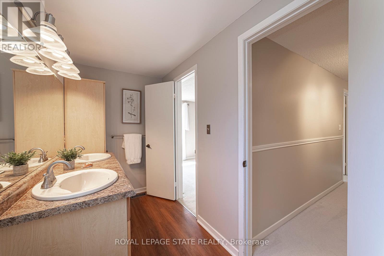 Photo 33 of 929 Daryl Drive, Burlington ON