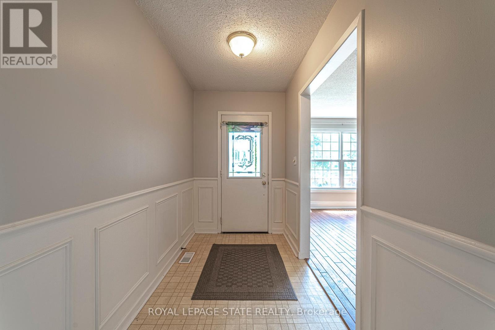 Photo 5 of 929 Daryl Drive, Burlington ON