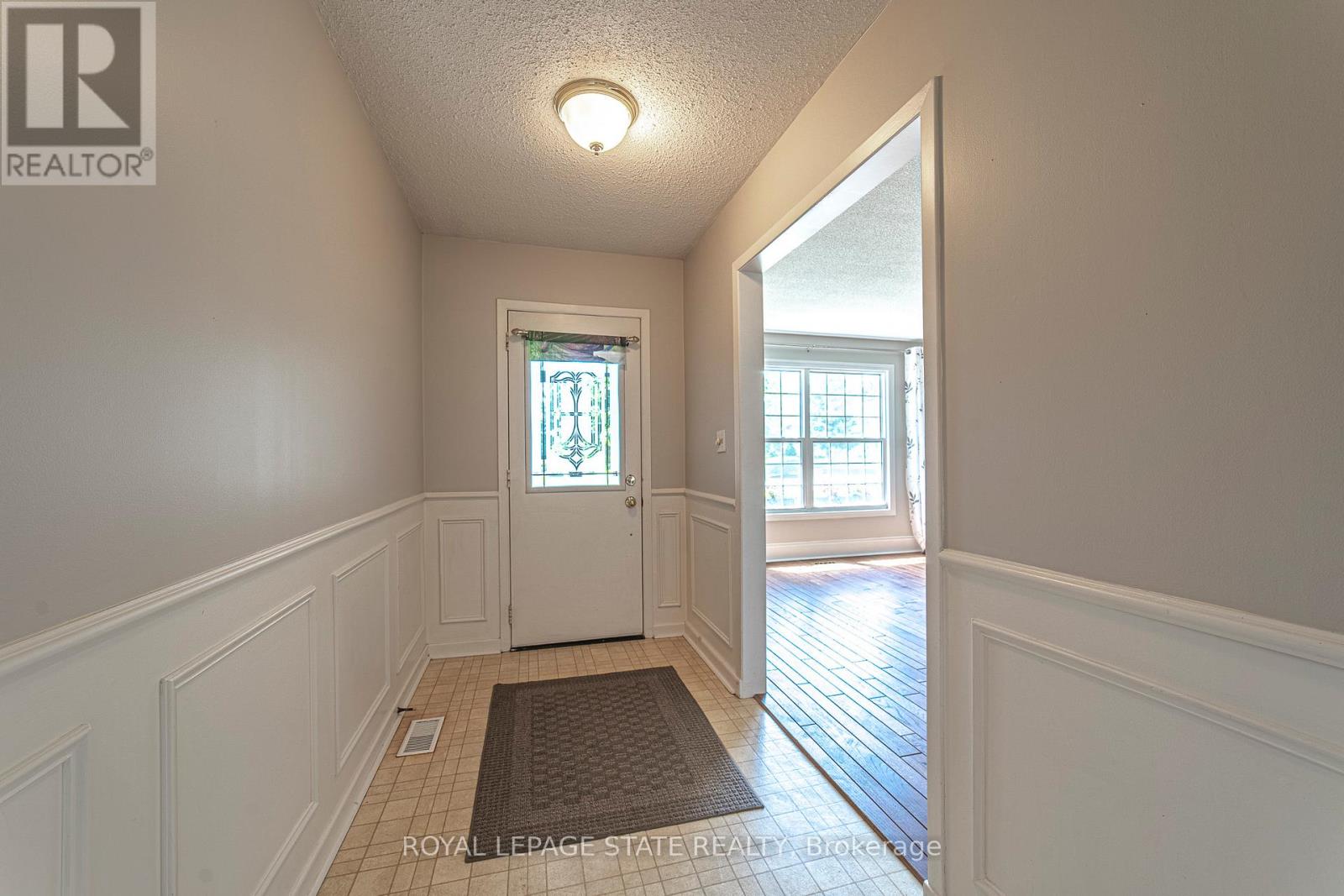 Photo 6 of 929 Daryl Drive, Burlington ON