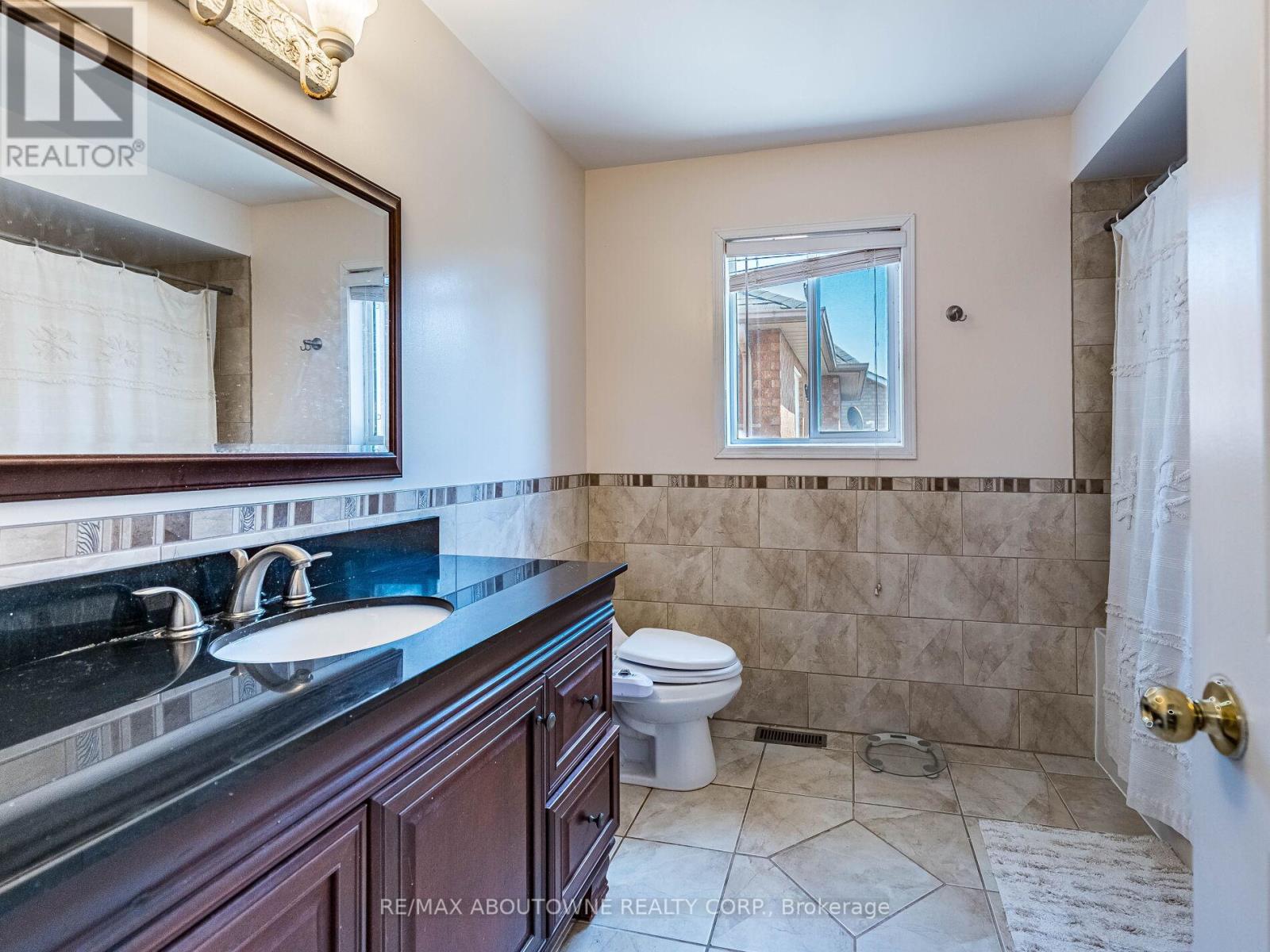 Photo 29 of 6284 Glen Meadows Road, Mississauga ON