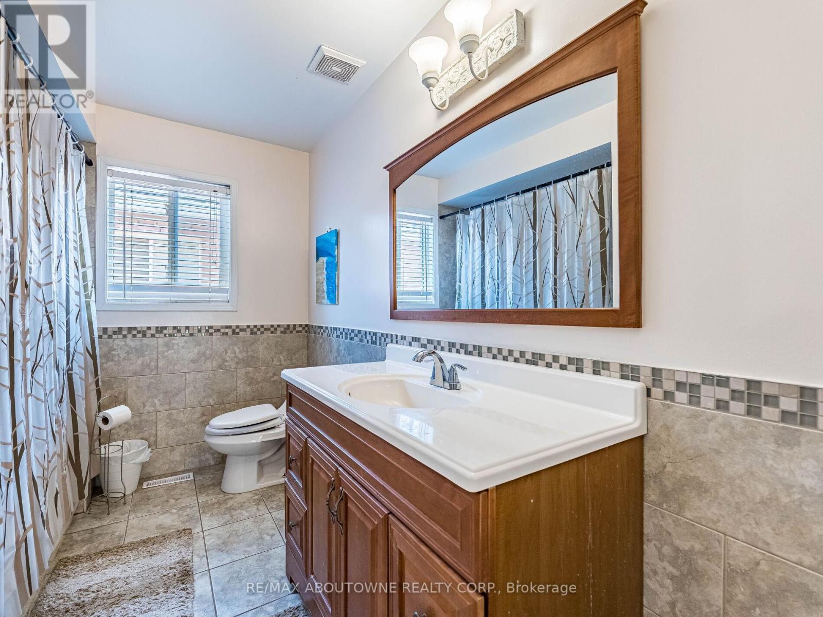 Photo 33 of 6284 Glen Meadows Road, Mississauga ON