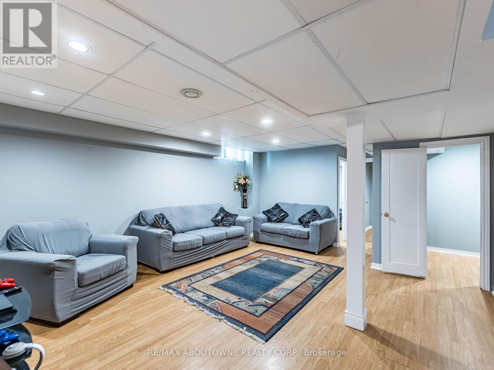 Photo 35 of 6284 Glen Meadows Road, Mississauga ON