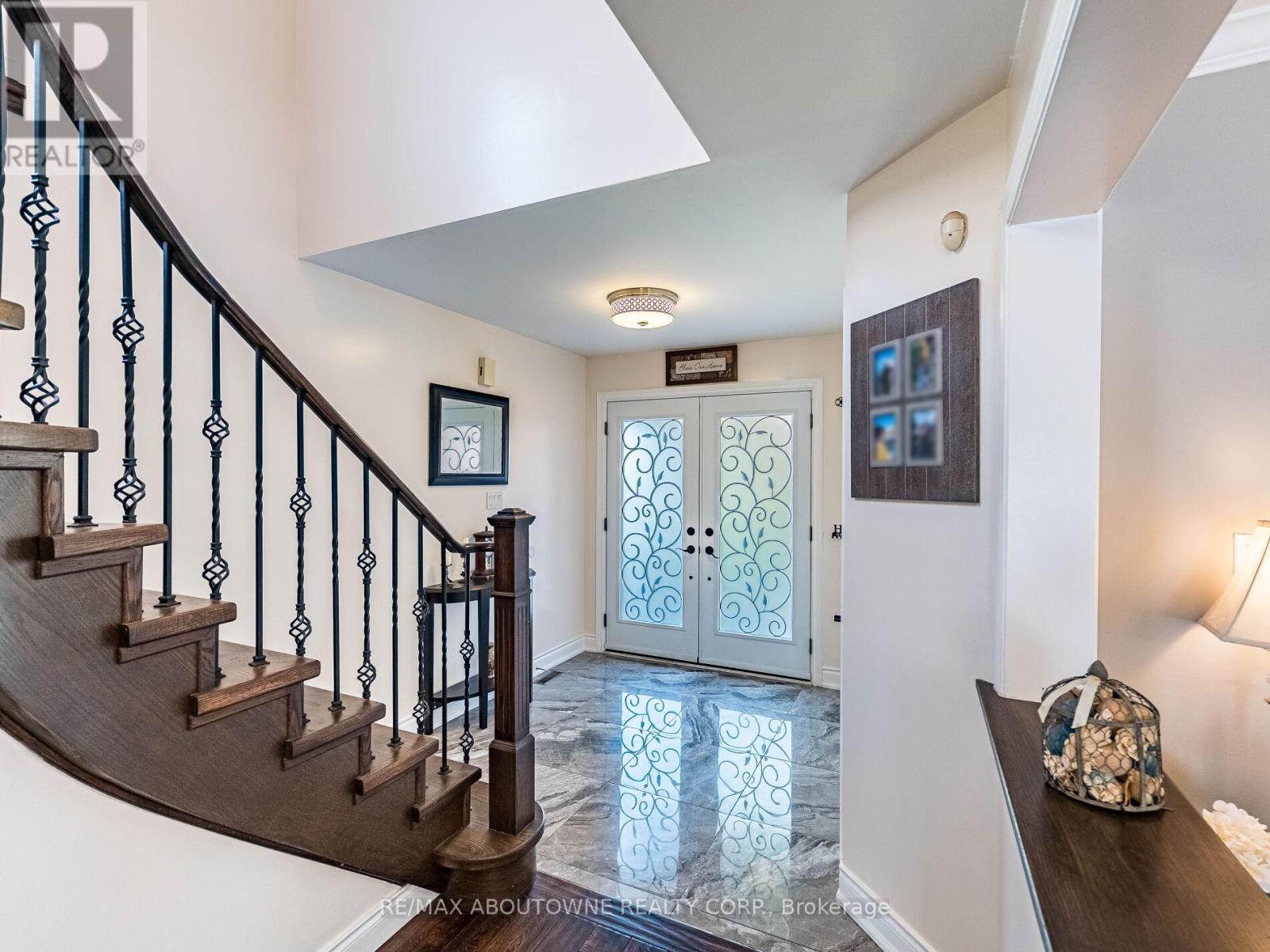 Photo 8 of 6284 Glen Meadows Road, Mississauga ON