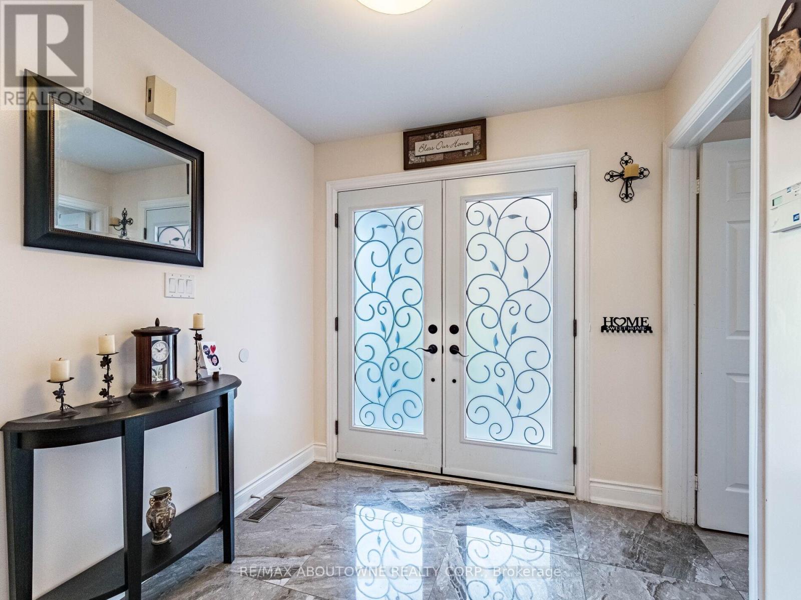 Photo 6 of 6284 Glen Meadows Road, Mississauga ON