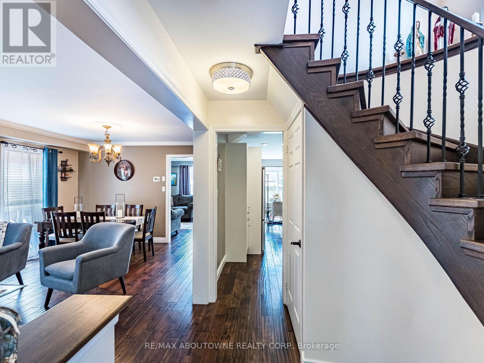 Photo 7 of 6284 Glen Meadows Road, Mississauga ON