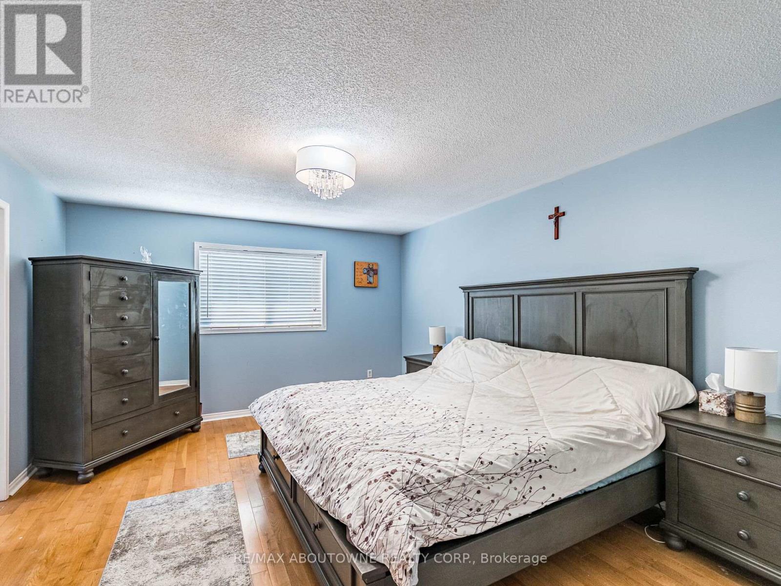 Photo 27 of 6284 Glen Meadows Road, Mississauga ON