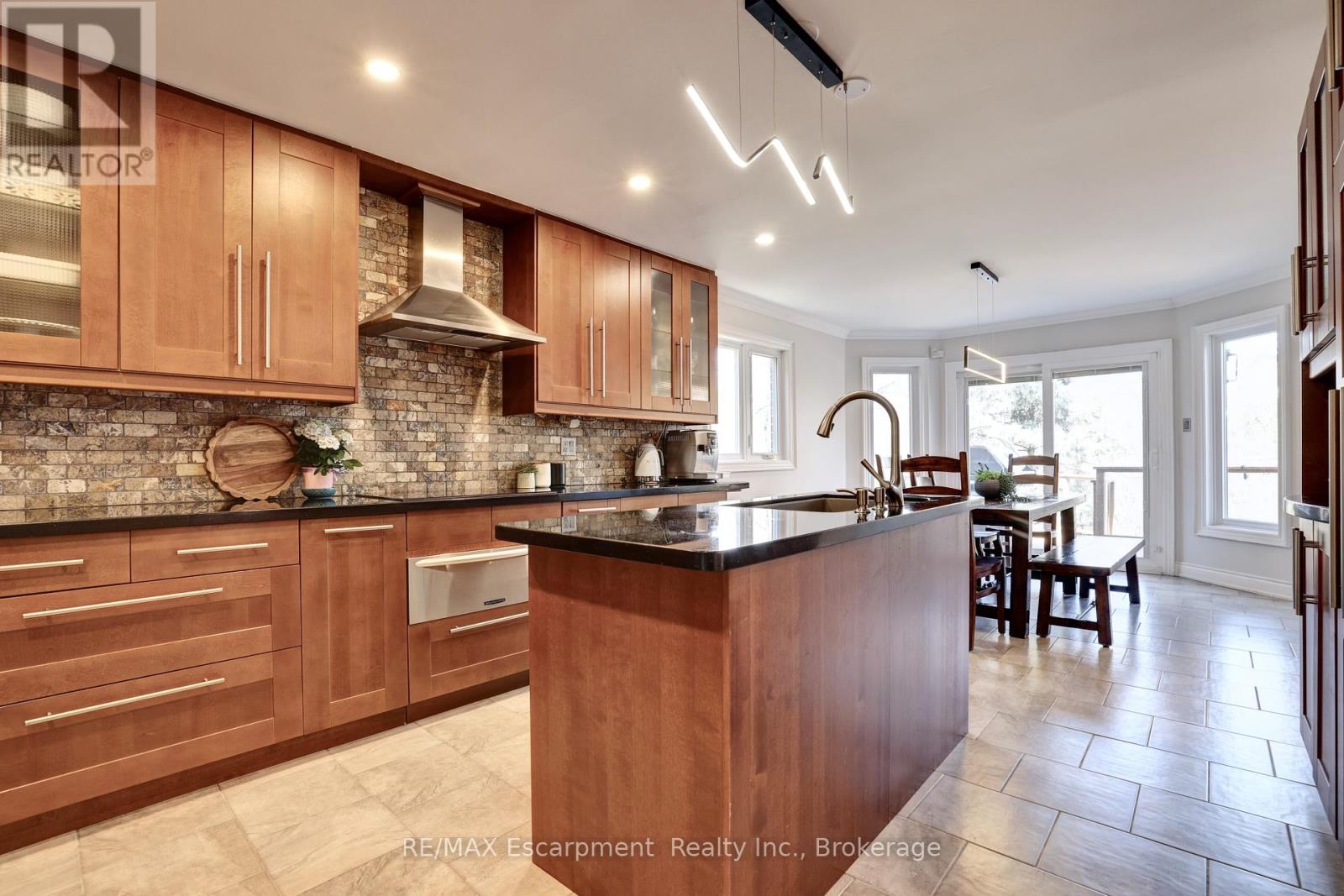 Photo 15 of 1658 Heritage Way, Oakville ON