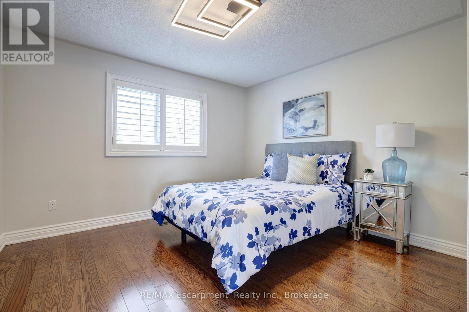 Photo 31 of 1658 Heritage Way, Oakville ON