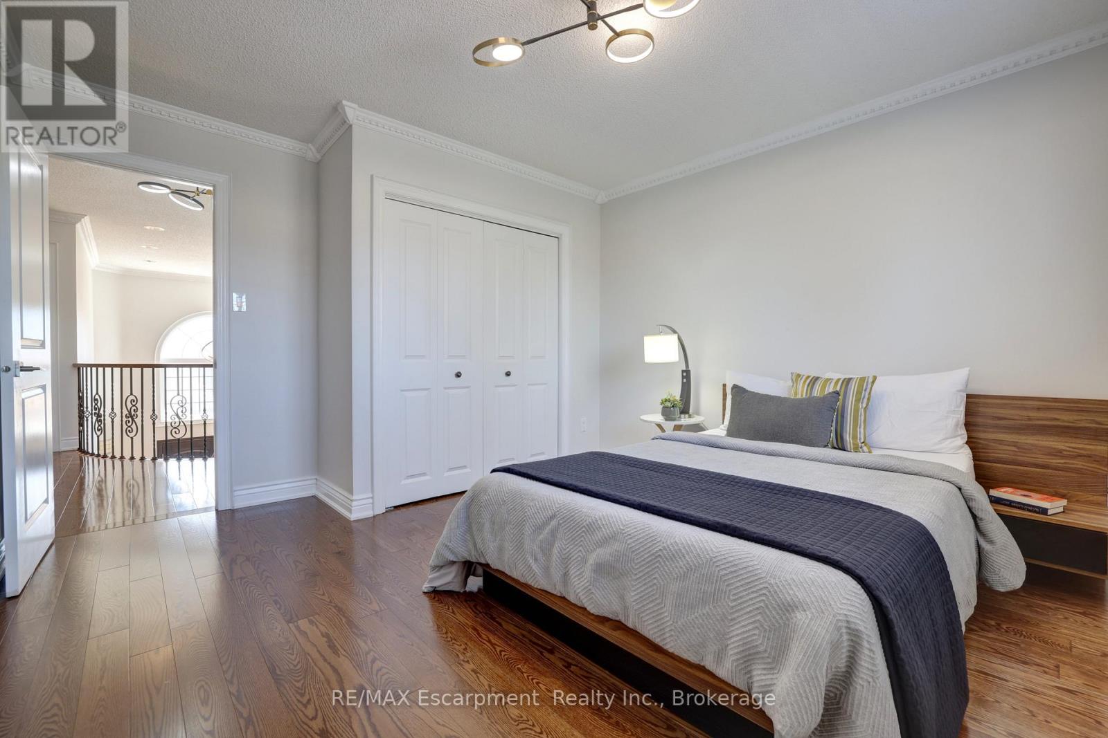 Photo 32 of 1658 Heritage Way, Oakville ON