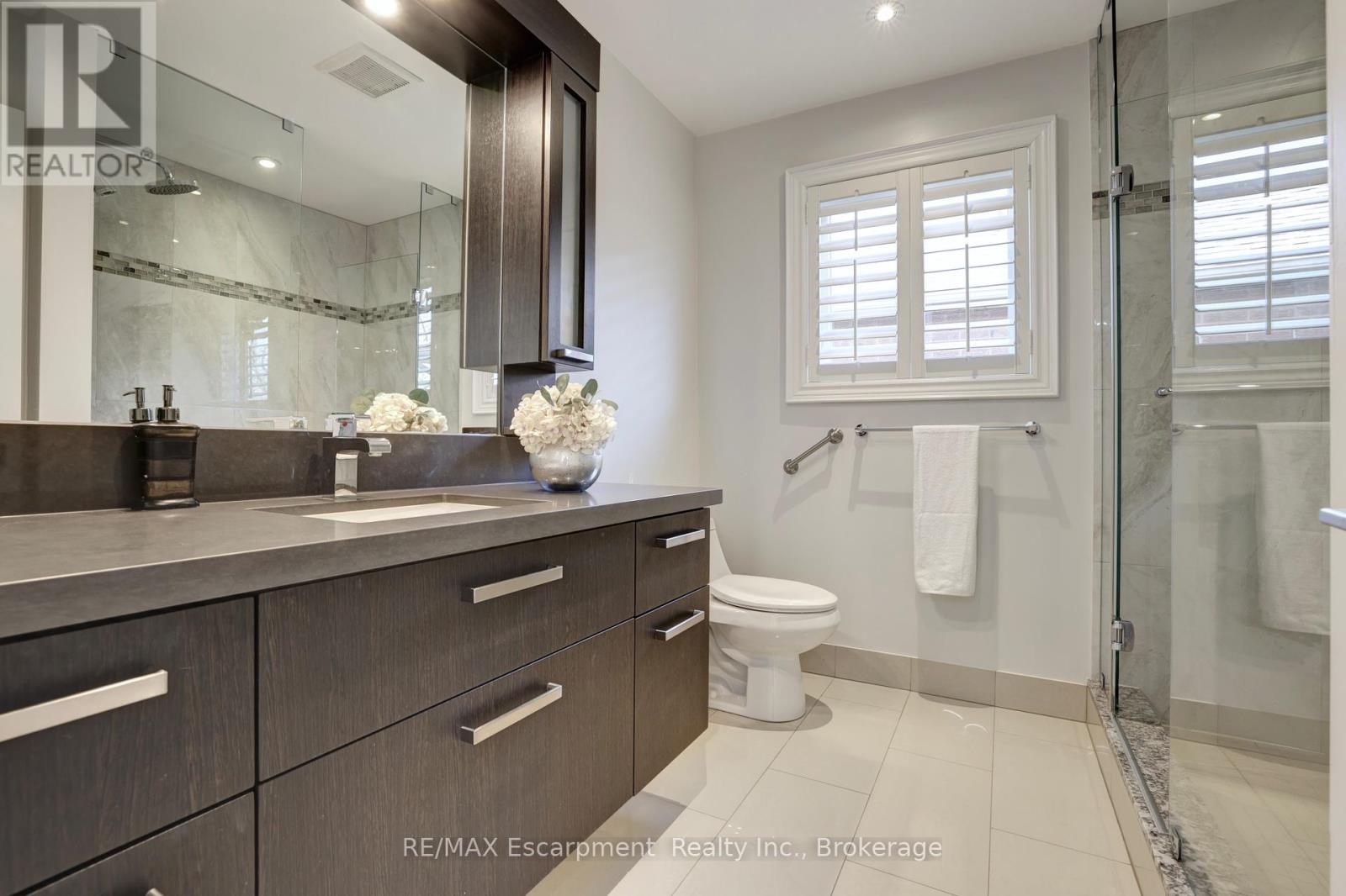 Photo 33 of 1658 Heritage Way, Oakville ON
