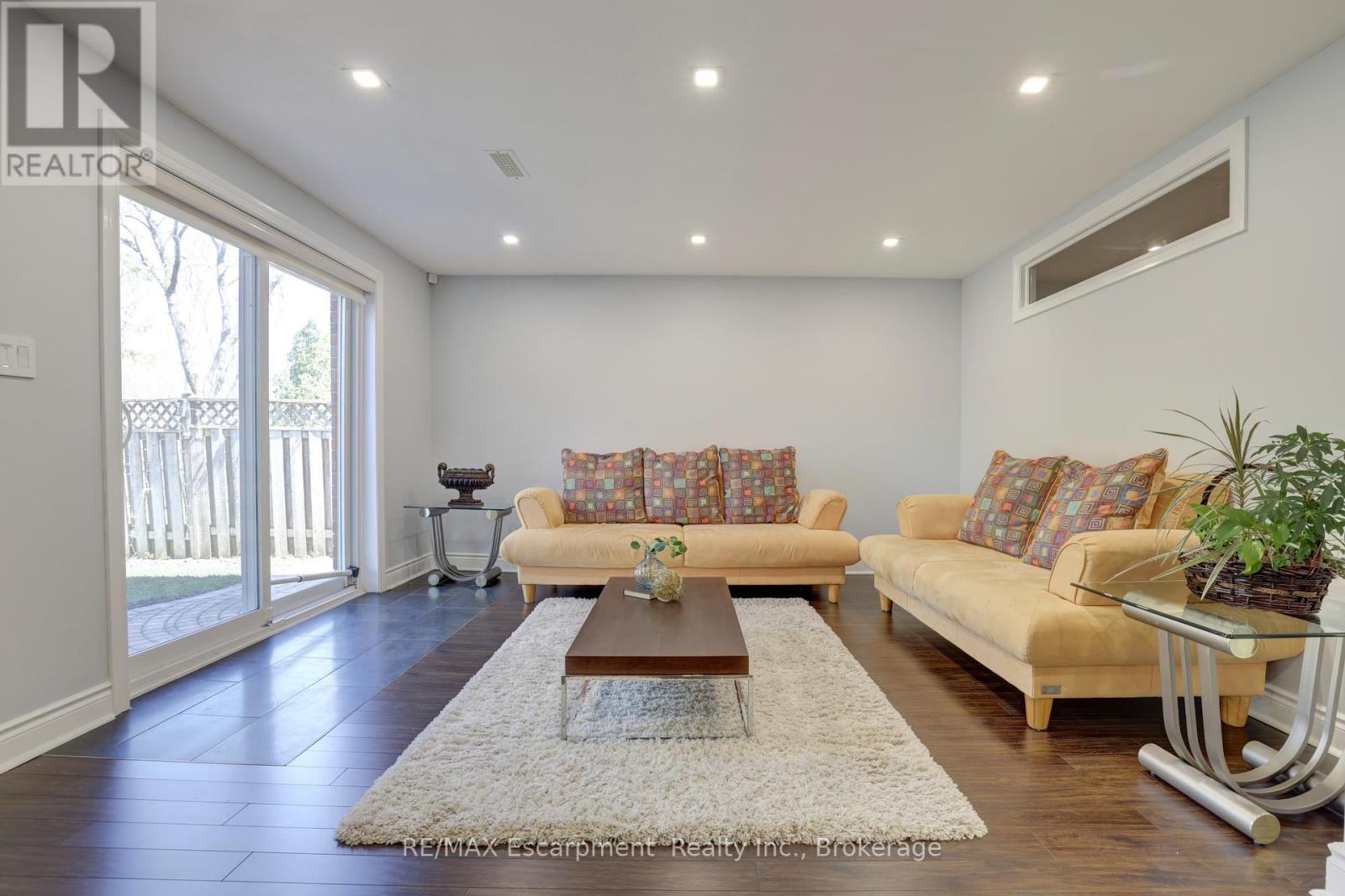 Photo 38 of 1658 Heritage Way, Oakville ON